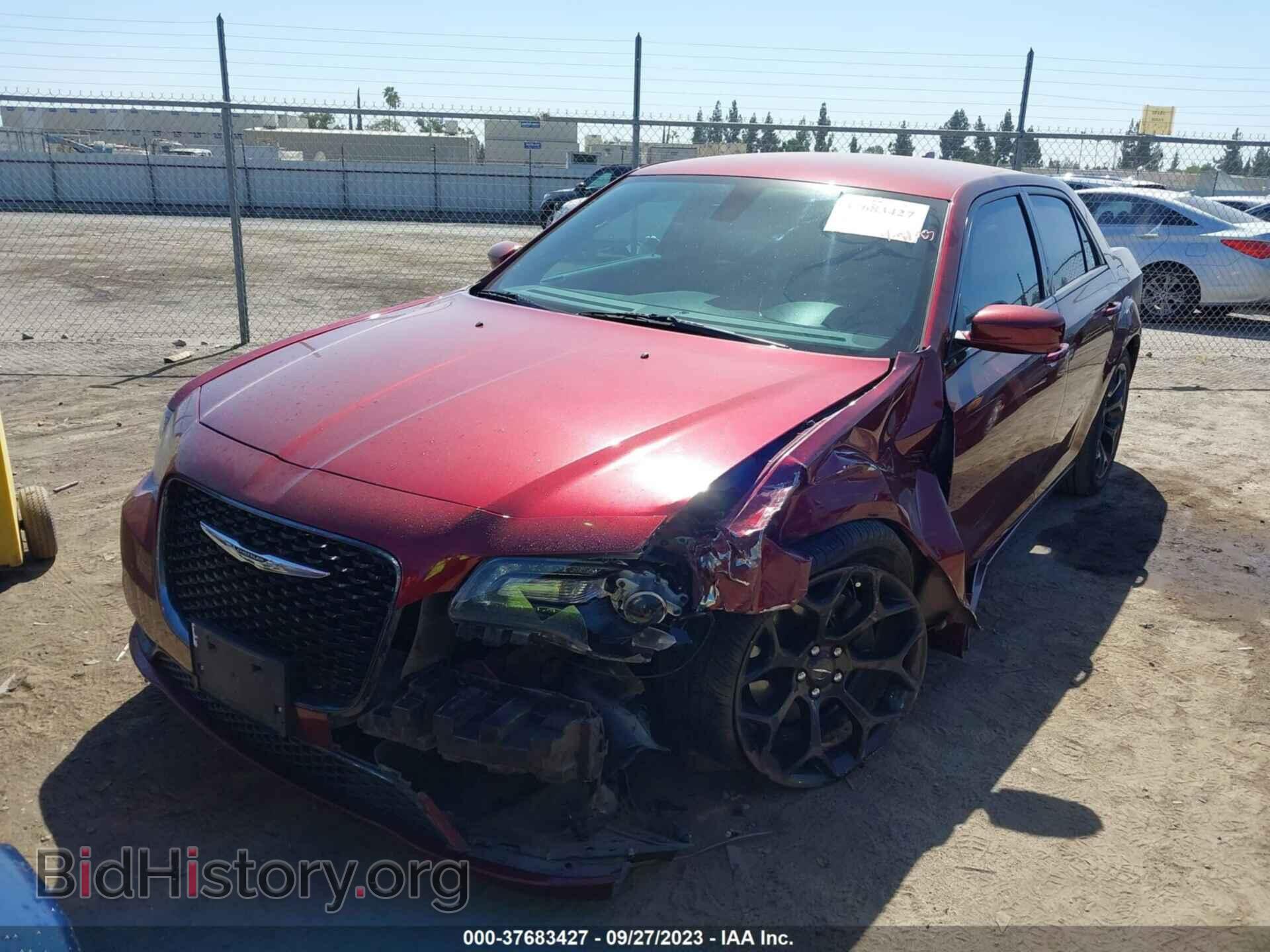 2019 CHRYSLER 300 - VIN: 2C3CCABG5KH654418 - Фото 2