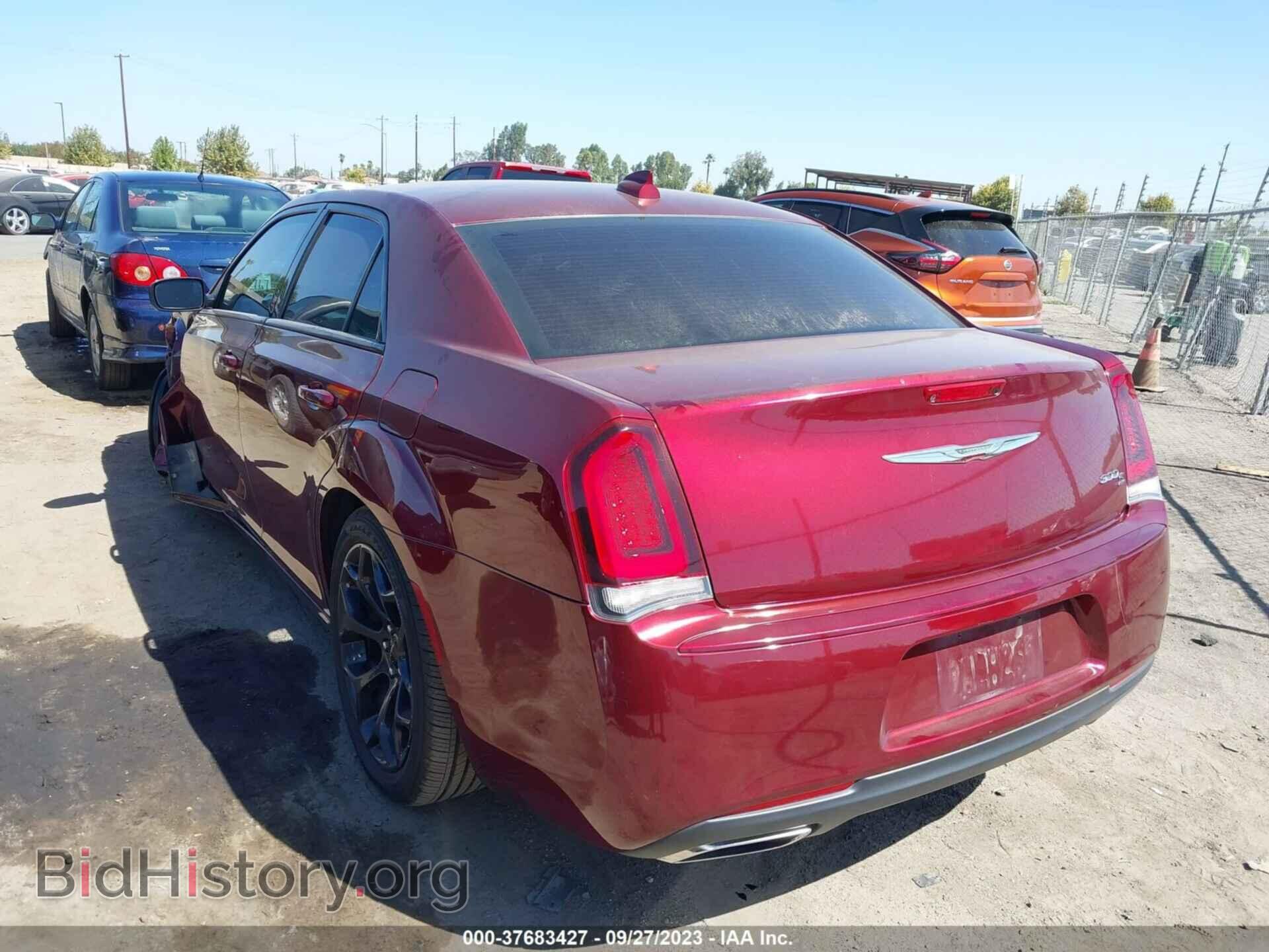 2019 CHRYSLER 300 - VIN: 2C3CCABG5KH654418 - Фото 3