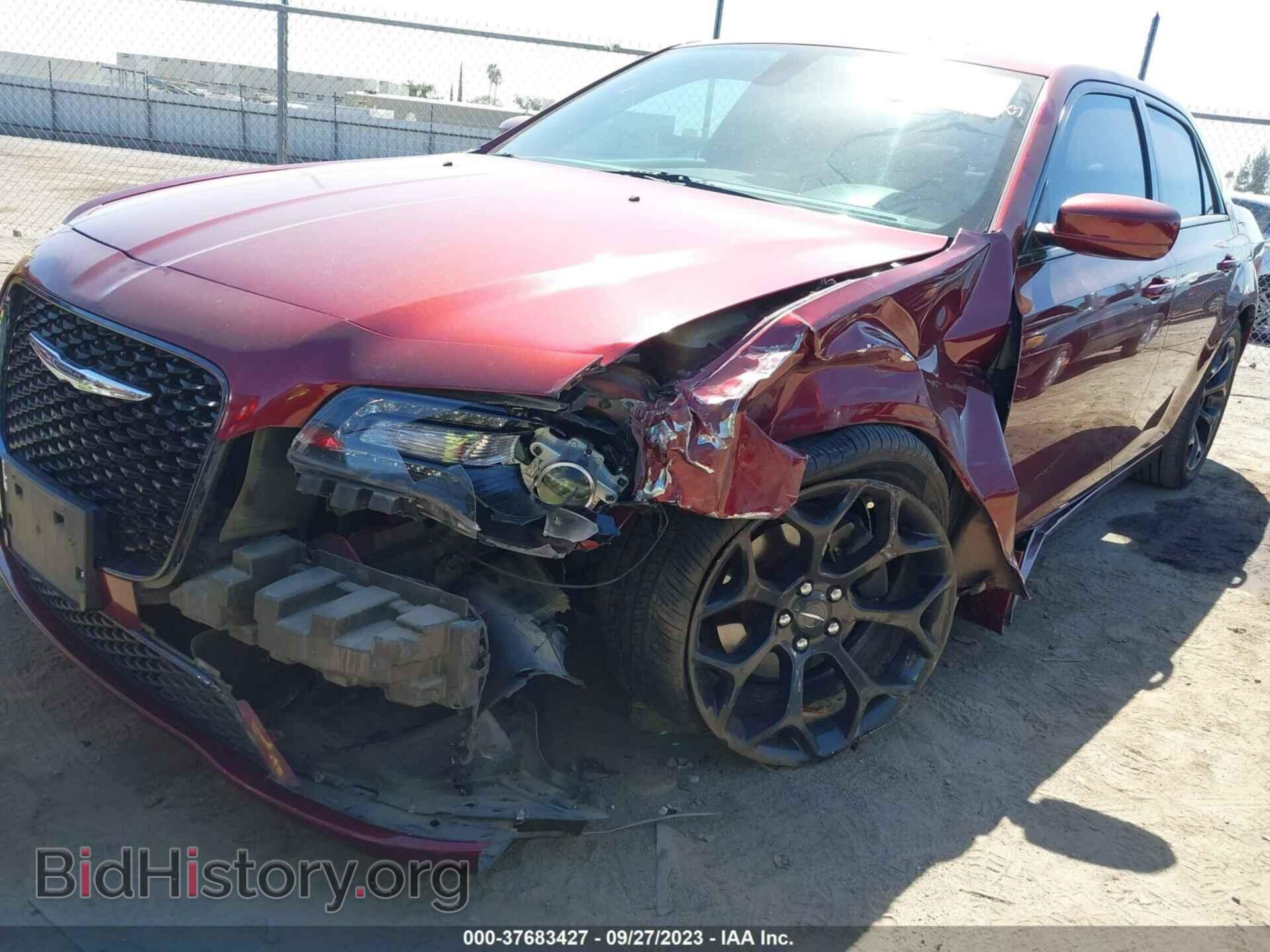2019 CHRYSLER 300 - VIN: 2C3CCABG5KH654418 - Фото 6