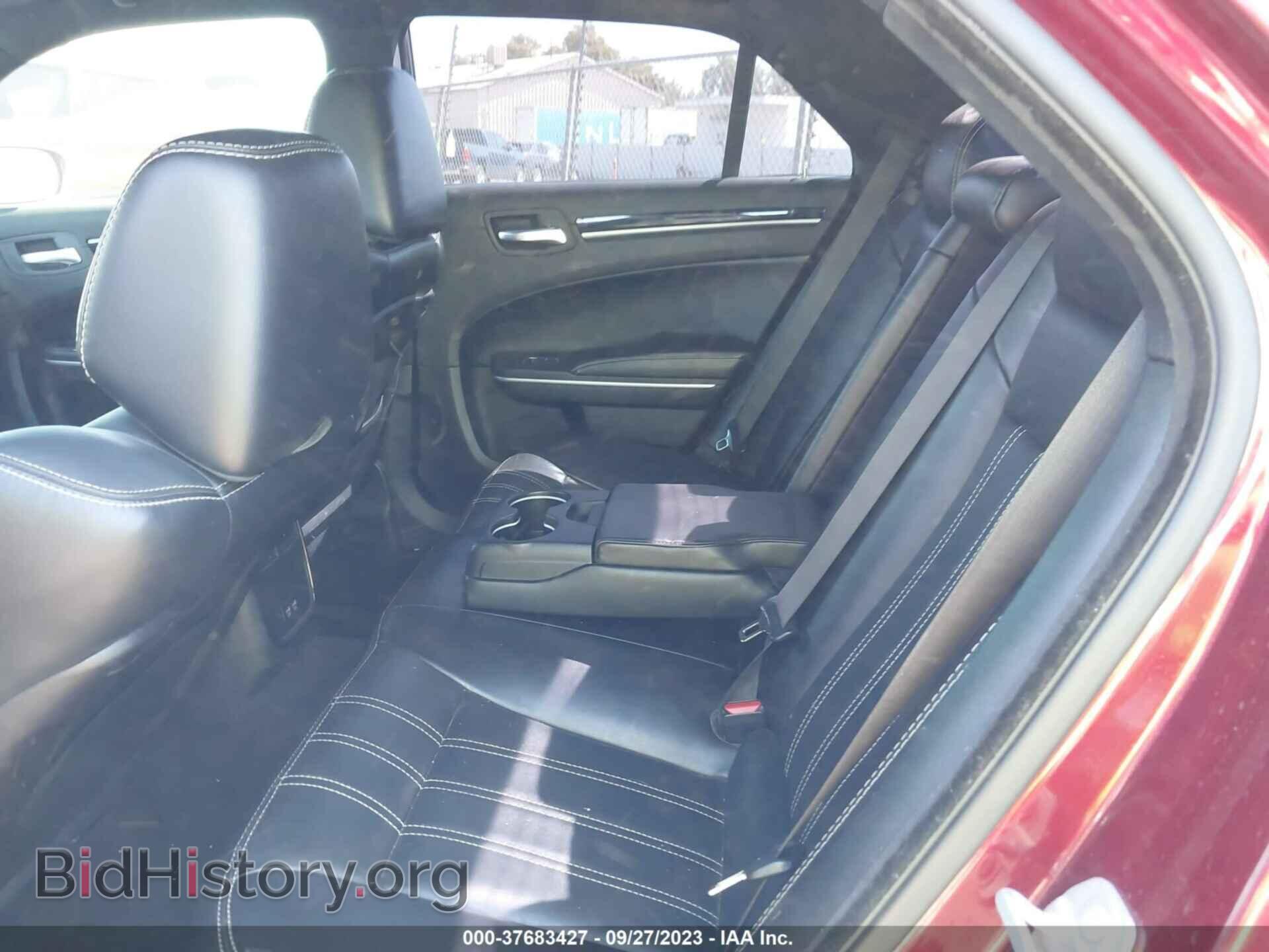 2019 CHRYSLER 300 - VIN: 2C3CCABG5KH654418 - Фото 8