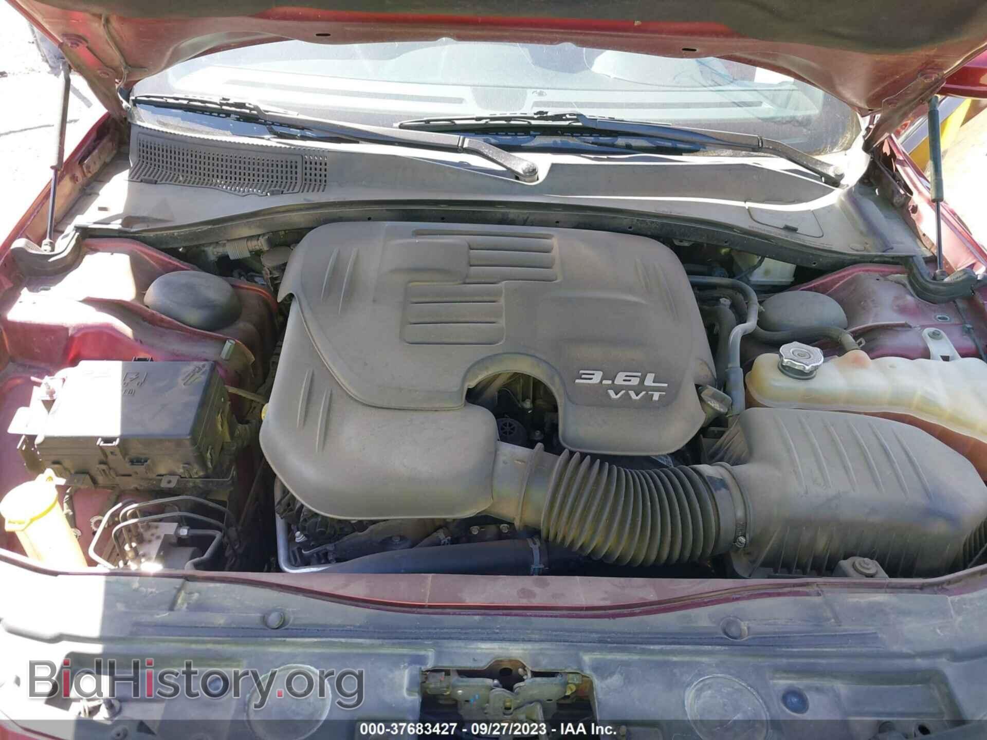 2019 CHRYSLER 300 - VIN: 2C3CCABG5KH654418 - Фото 10