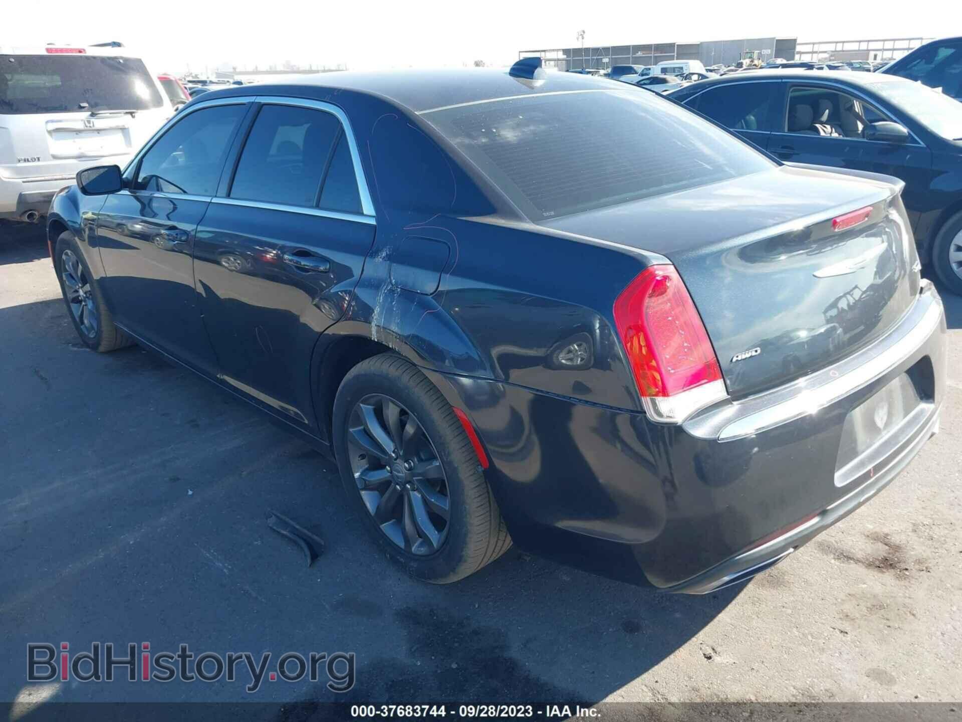2018 CHRYSLER 300 - VIN: 2C3CCARG8JH317133 - Фото 3