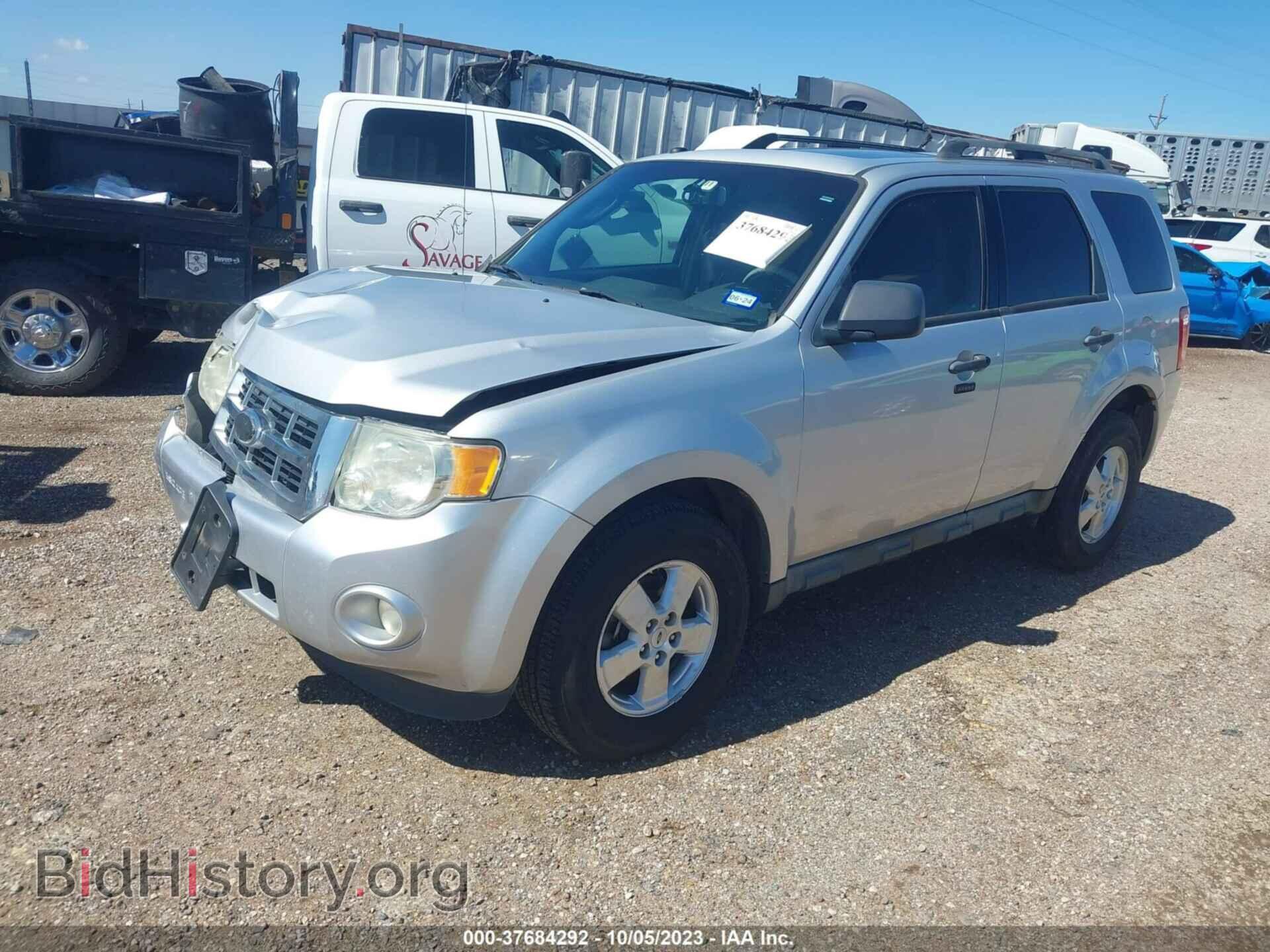 2011 FORD ESCAPE - VIN: 1FMCU0D73BKA33103 - Photo 2