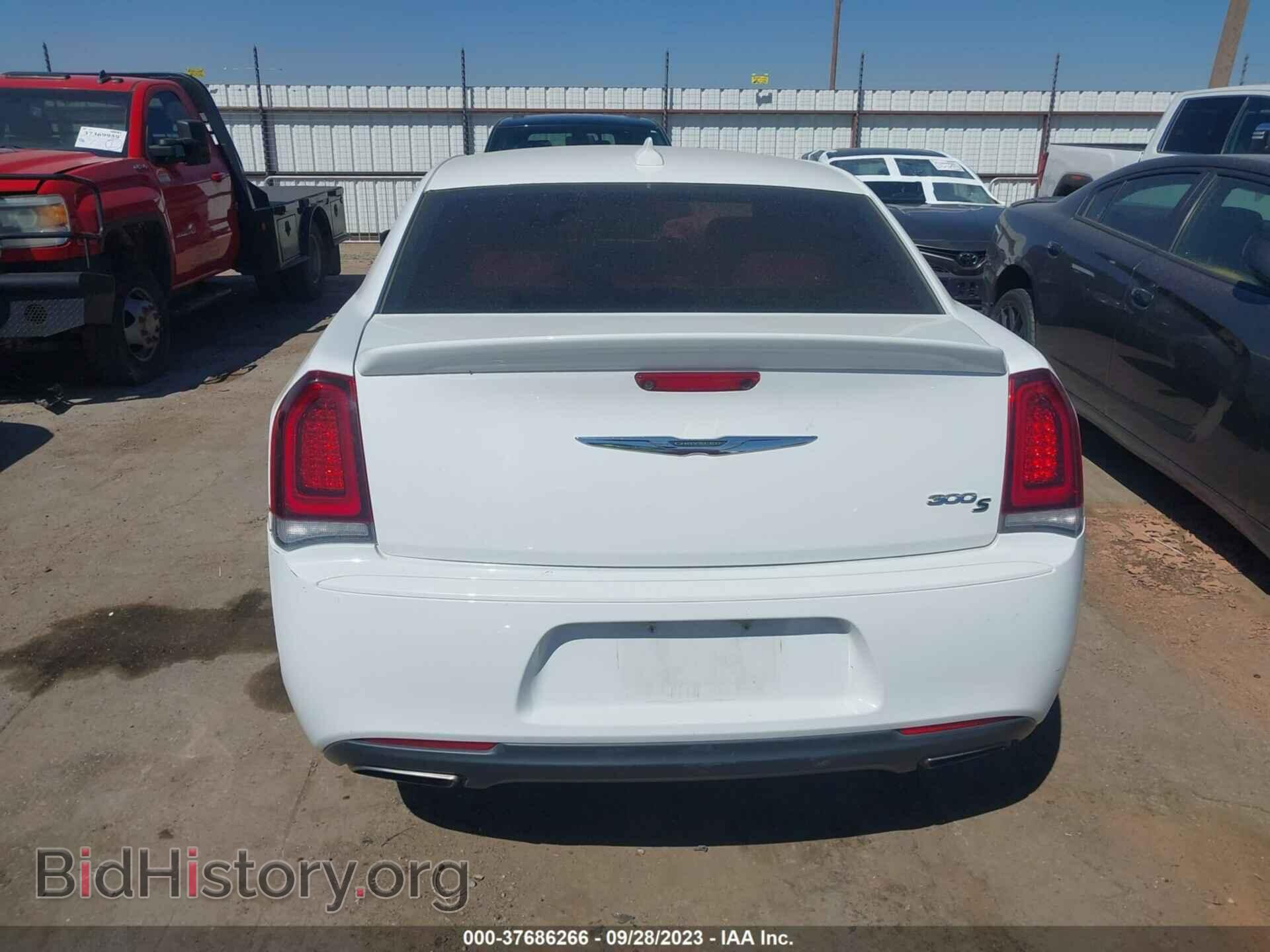 2019 CHRYSLER 300 - VIN: 2C3CCABT8K8560207 - Фото 16
