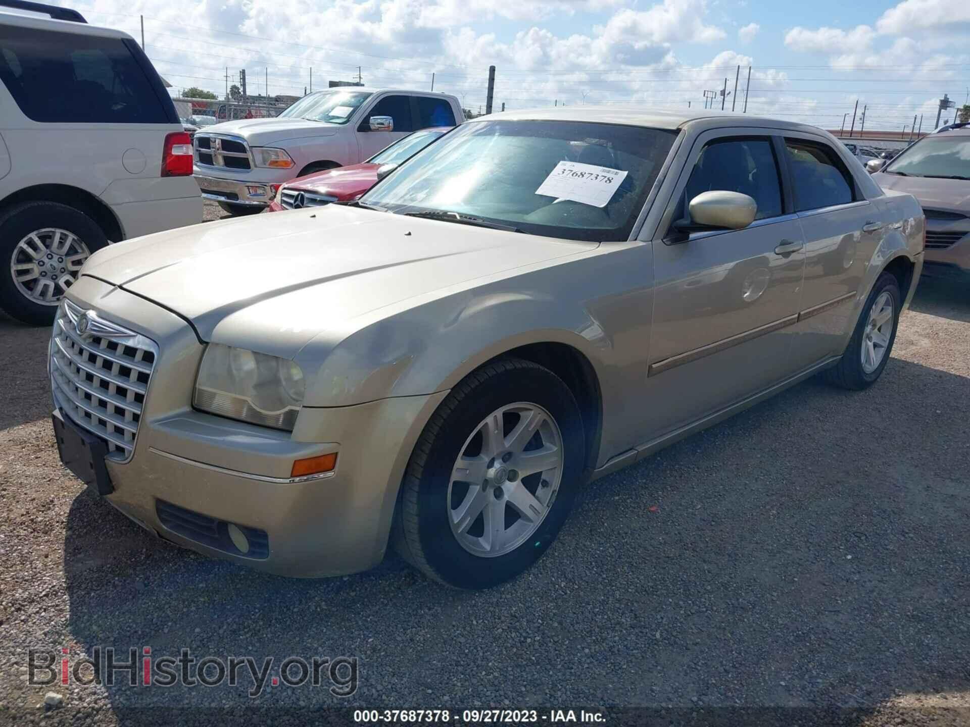2006 CHRYSLER 300 - VIN: 2C3KA53G66H257703 - Фото 2