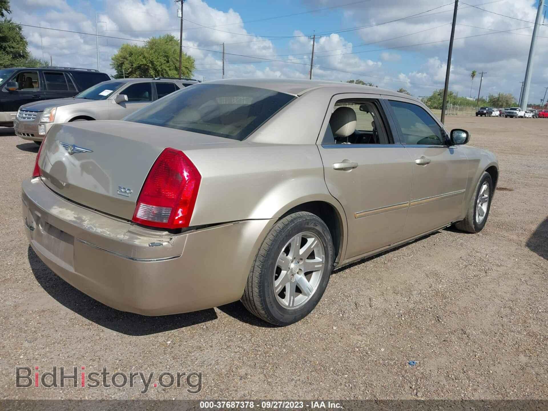 2006 CHRYSLER 300 - VIN: 2C3KA53G66H257703 - Фото 4