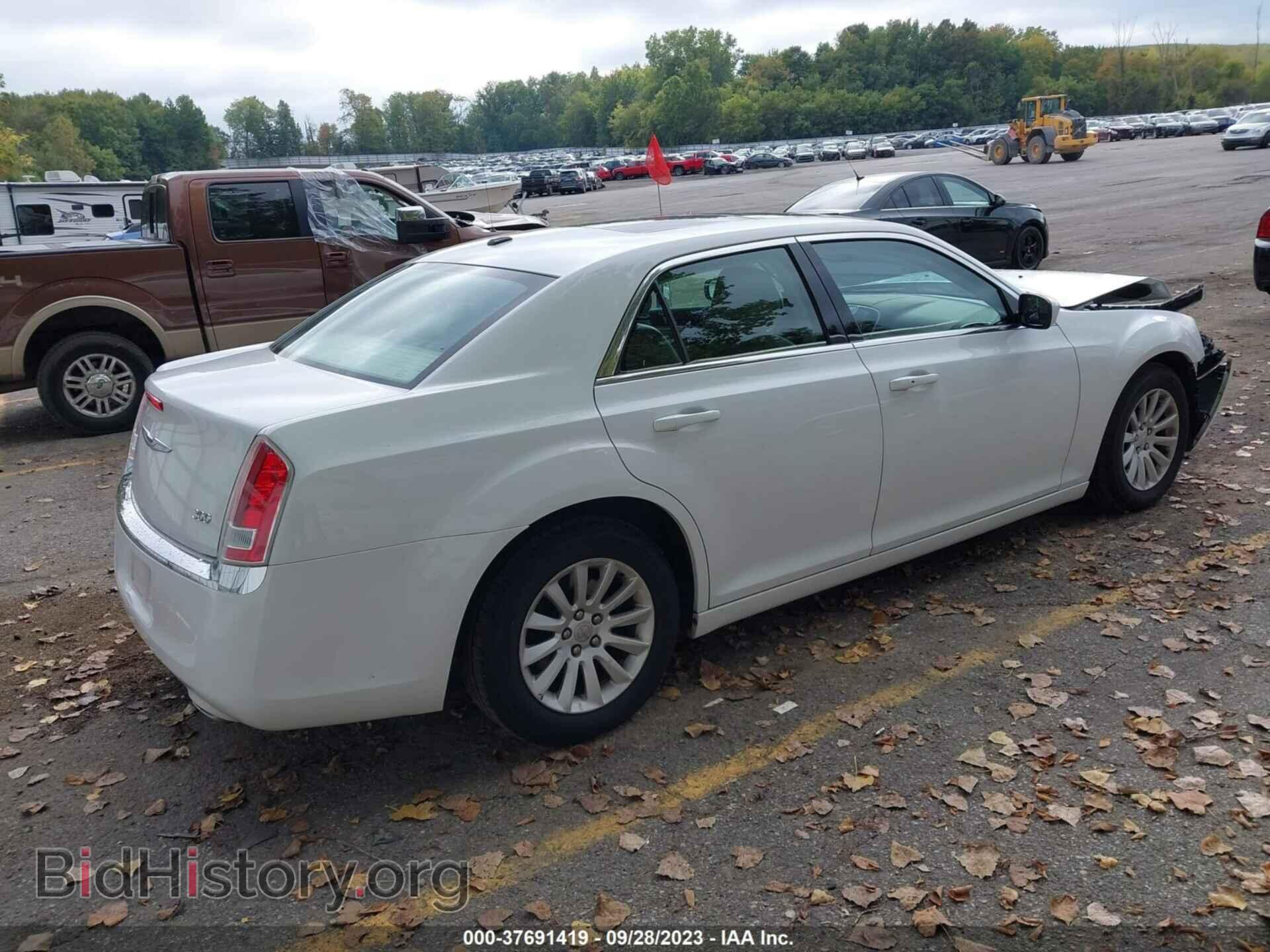 2013 CHRYSLER 300 - VIN: 2C3CCAAG6DH657140 - Фото 4