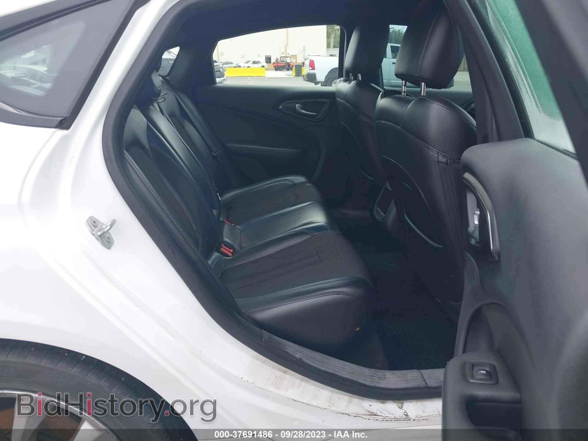 2016 CHRYSLER 200 - VIN: 1C3CCCBB9GN111748 - Фото 8