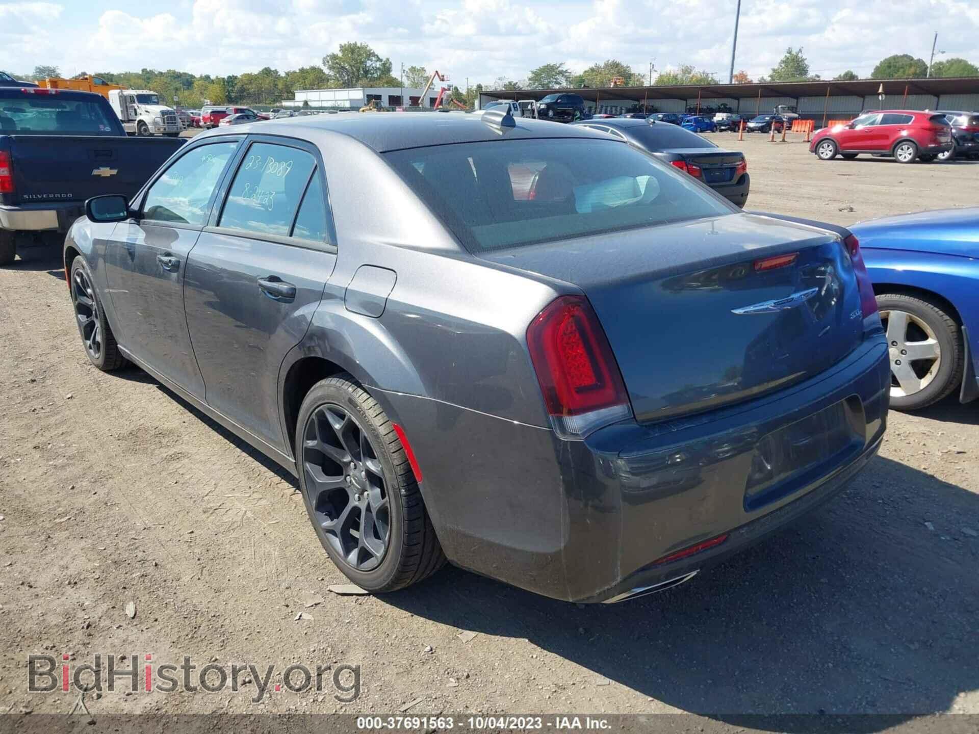 2019 CHRYSLER 300 - VIN: 2C3CCABG9KH516722 - Фото 3