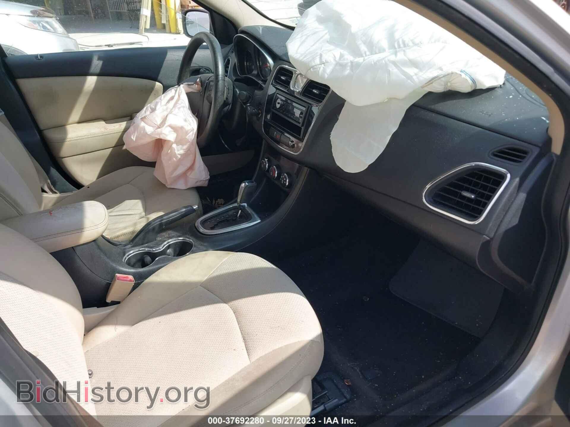 2012 CHRYSLER 200 - VIN: 1C3CCBAB2CN318729 - Фото 5