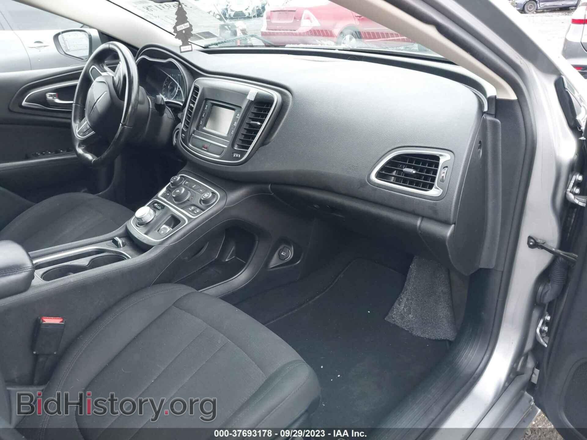 2016 CHRYSLER 200 - VIN: 1C3CCCFB6GN194775 - Фото 5