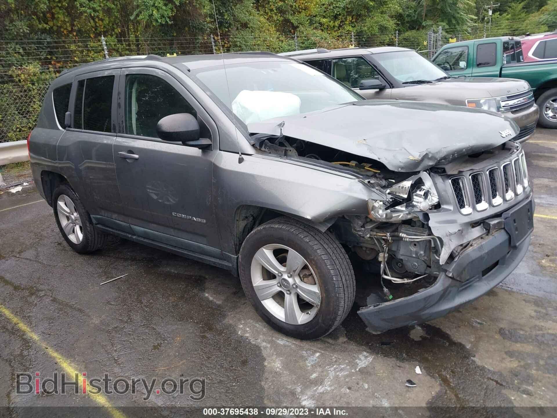 Photo 1J4NF1FB8BD243919 - JEEP COMPASS 2011