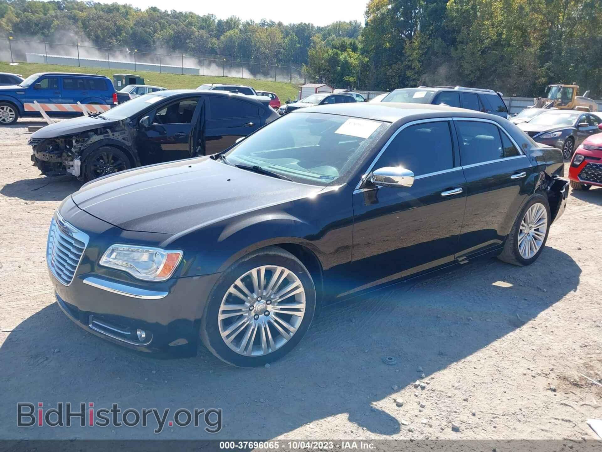 2014 CHRYSLER 300 - VIN: 2C3CCAET3EH214100 - Фото 2