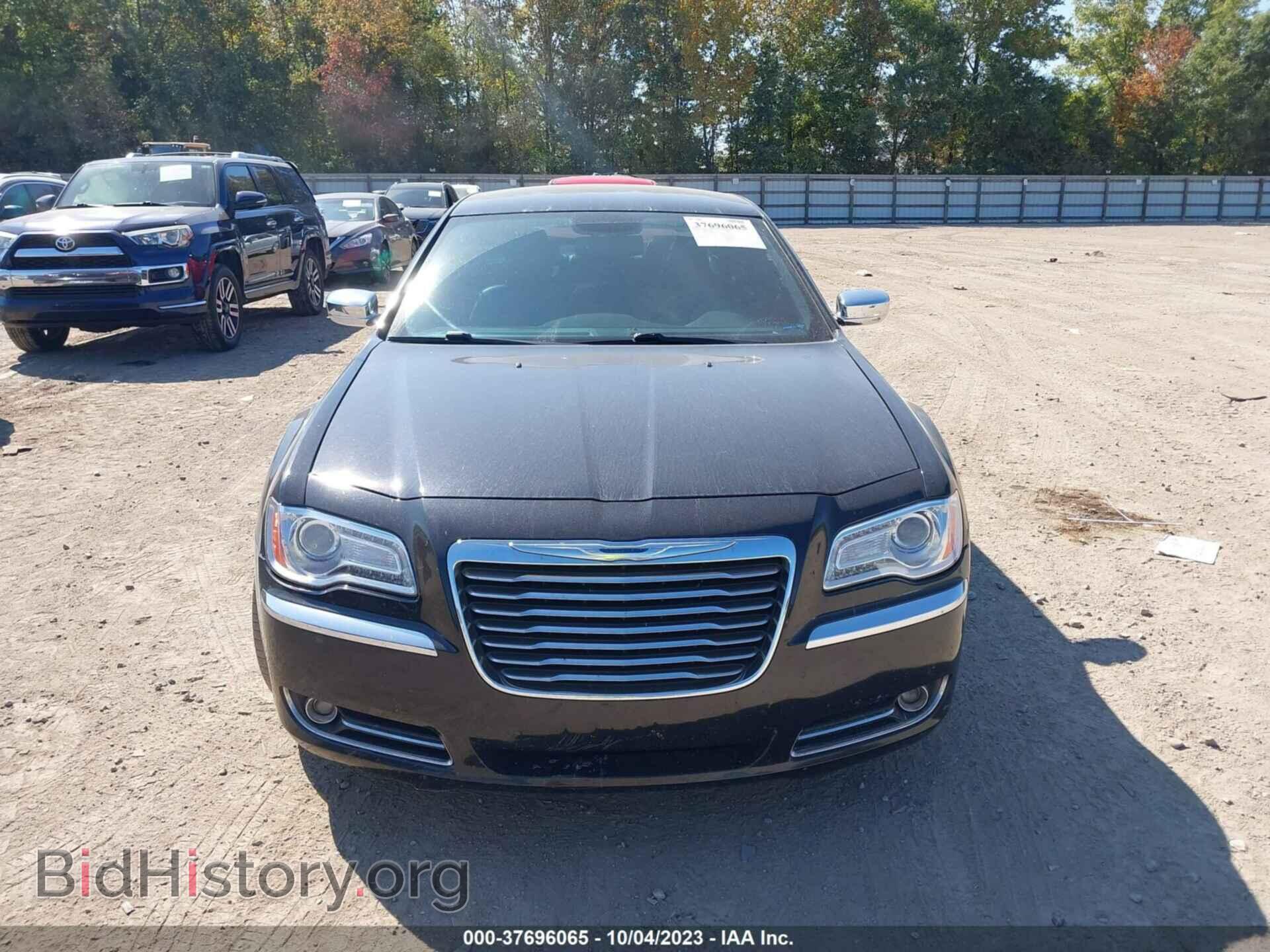 2014 CHRYSLER 300 - VIN: 2C3CCAET3EH214100 - Фото 13