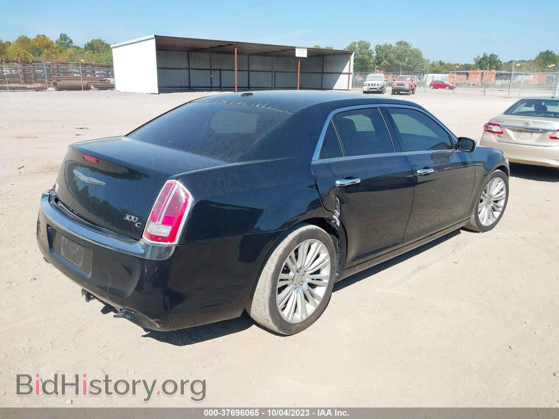2014 CHRYSLER 300 - VIN: 2C3CCAET3EH214100 - Фото 4