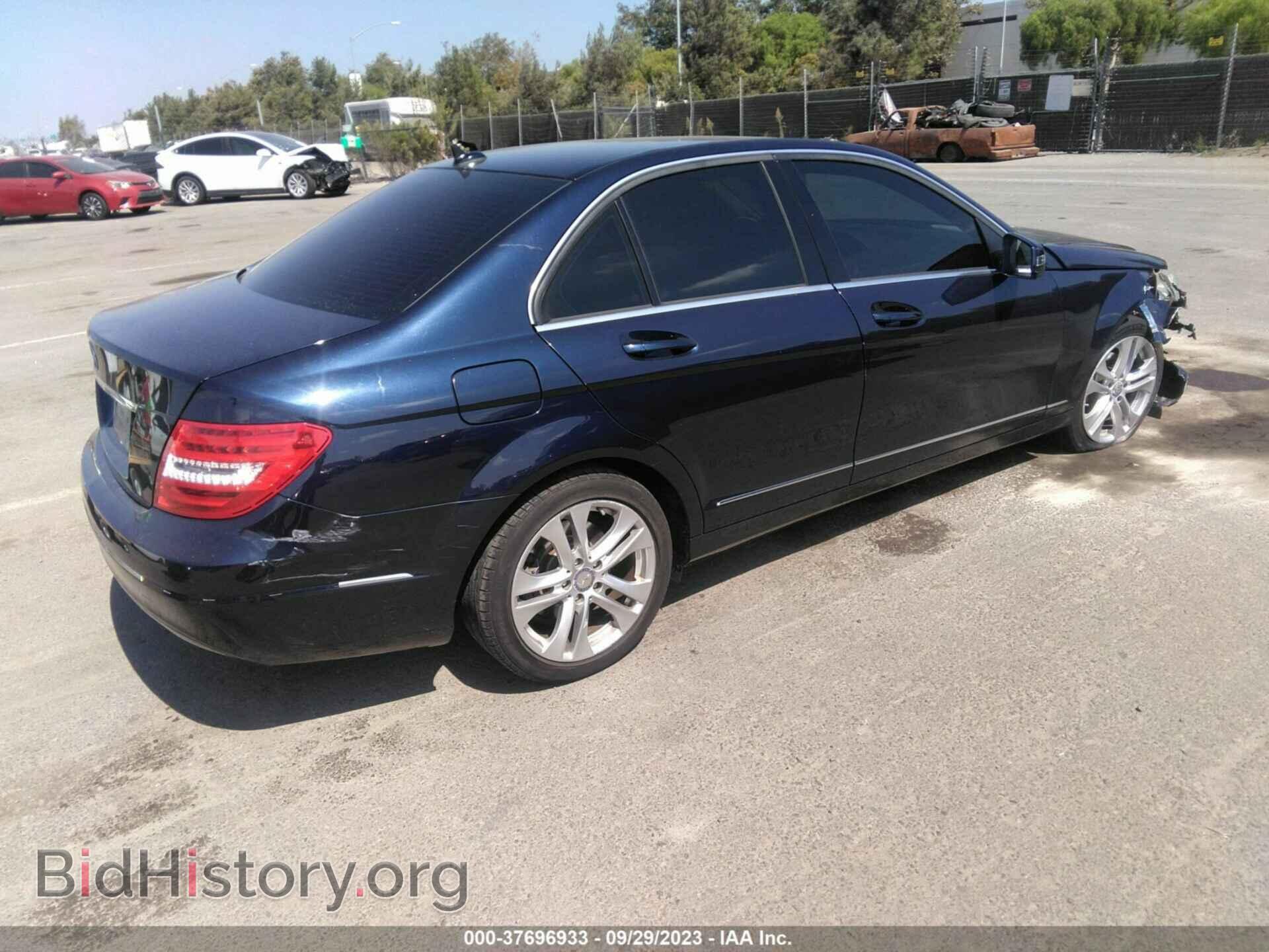 2013 MERCEDES-BENZ C-CLASS - VIN: WDDGF4HB0DA807652 - Фото 4