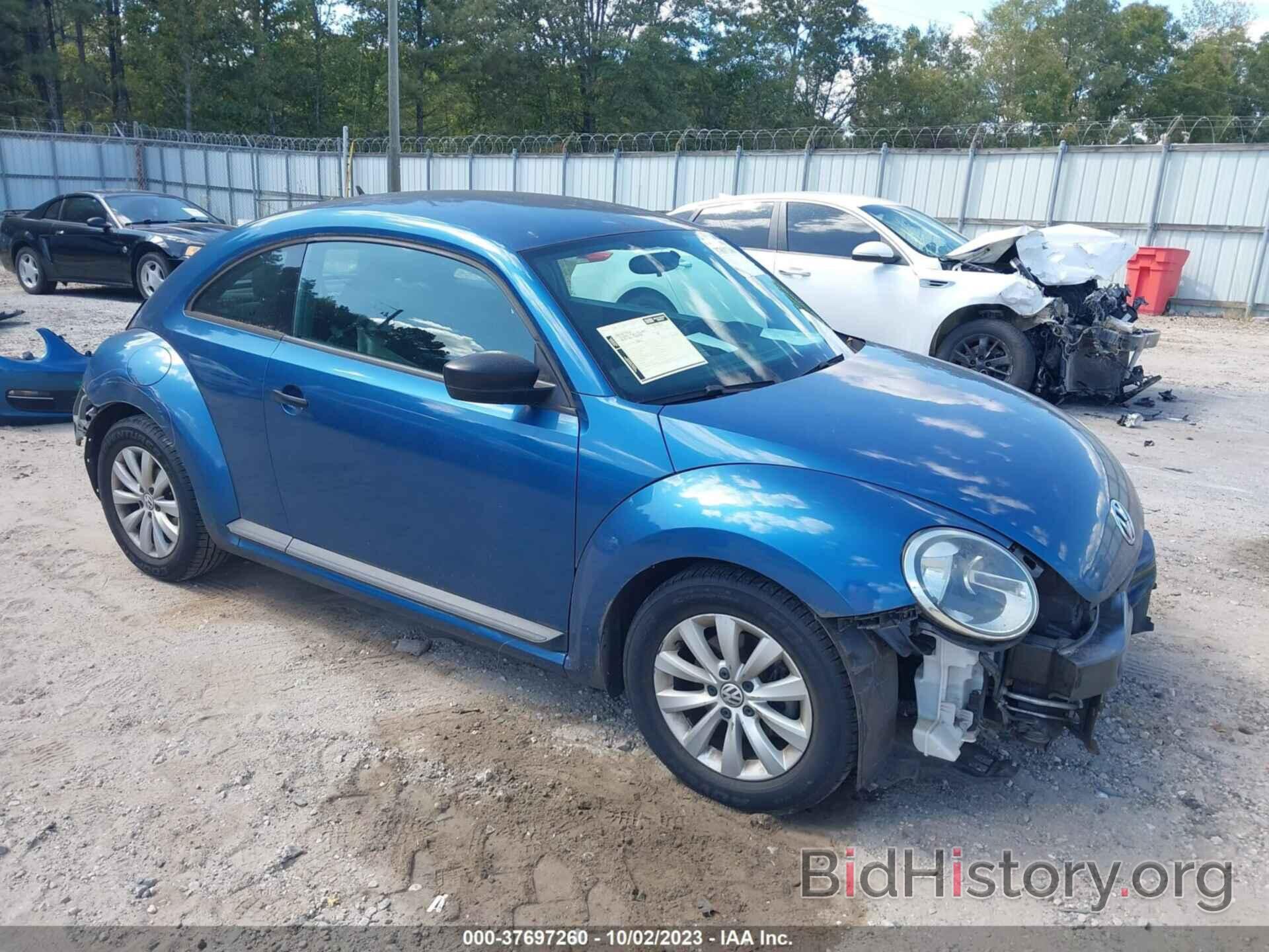 Photo 3VWF17AT6GM607761 - VOLKSWAGEN BEETLE COUPE 2016