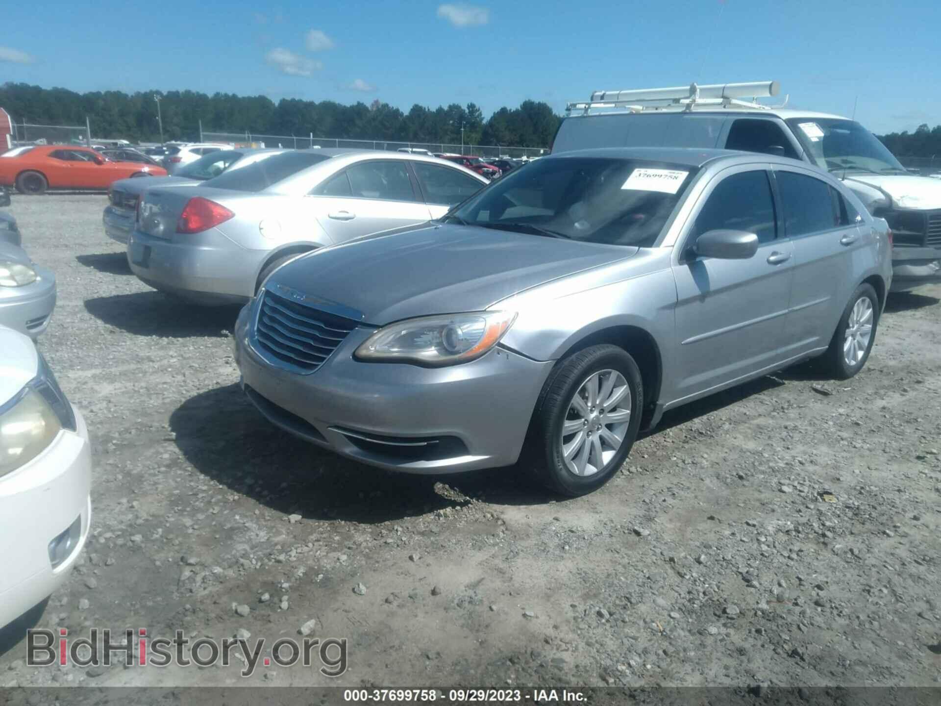 2013 CHRYSLER 200 - VIN: 1C3CCBBB7DN714767 - Фото 2