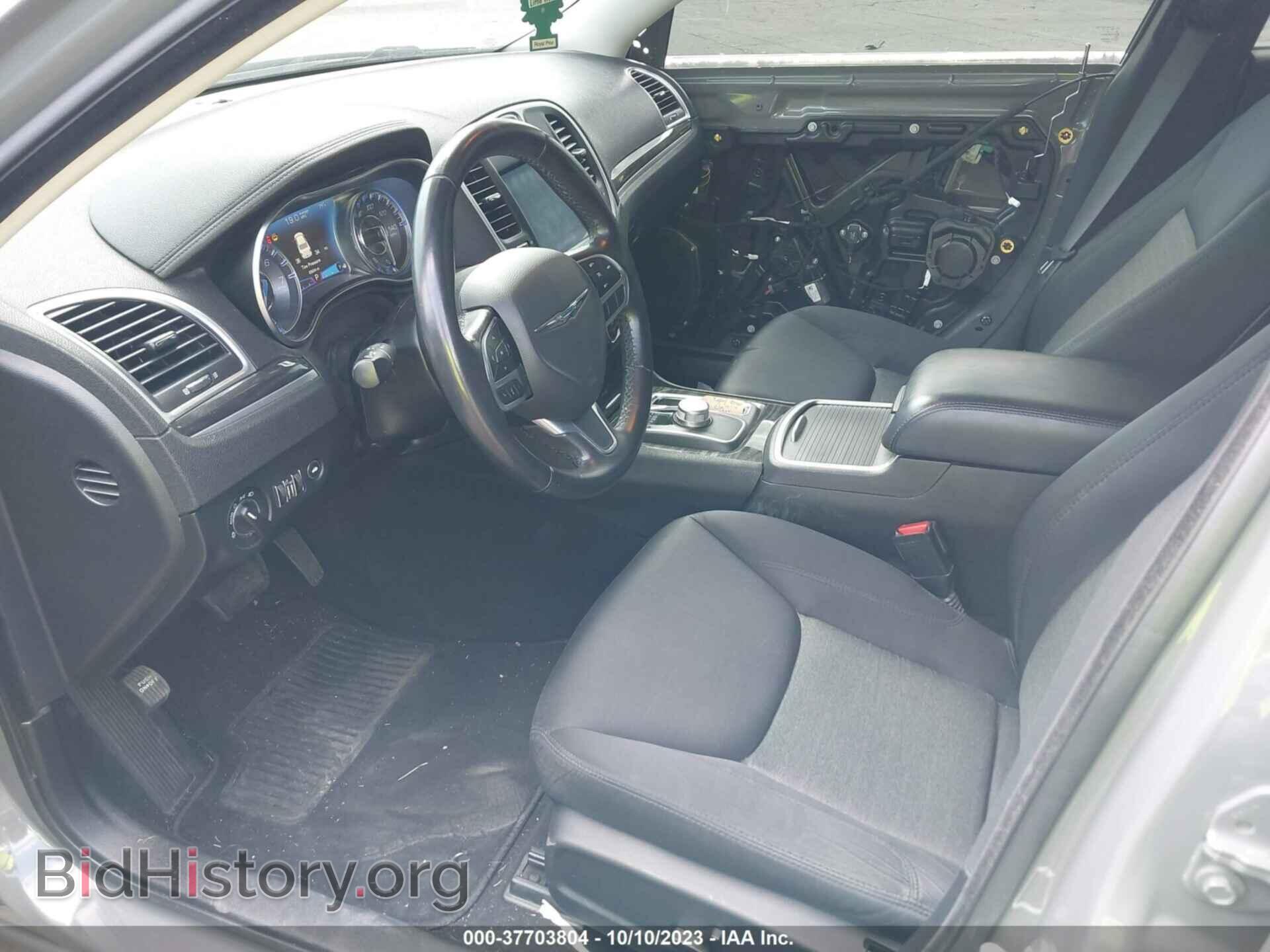 2019 CHRYSLER 300 - VIN: 2C3CCAAG4KH610363 - Фото 5