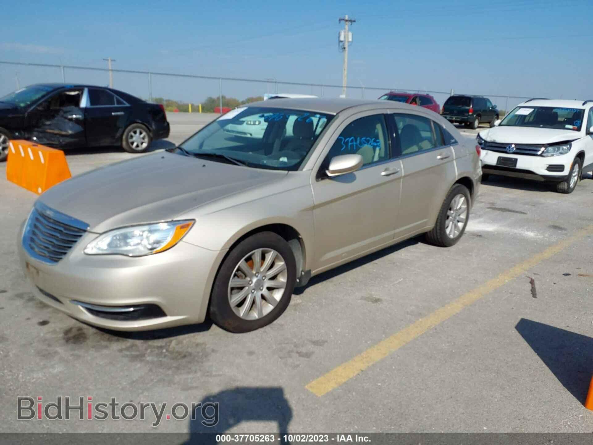 2013 CHRYSLER 200 - VIN: 1C3CCBBG8DN554250 - Фото 2