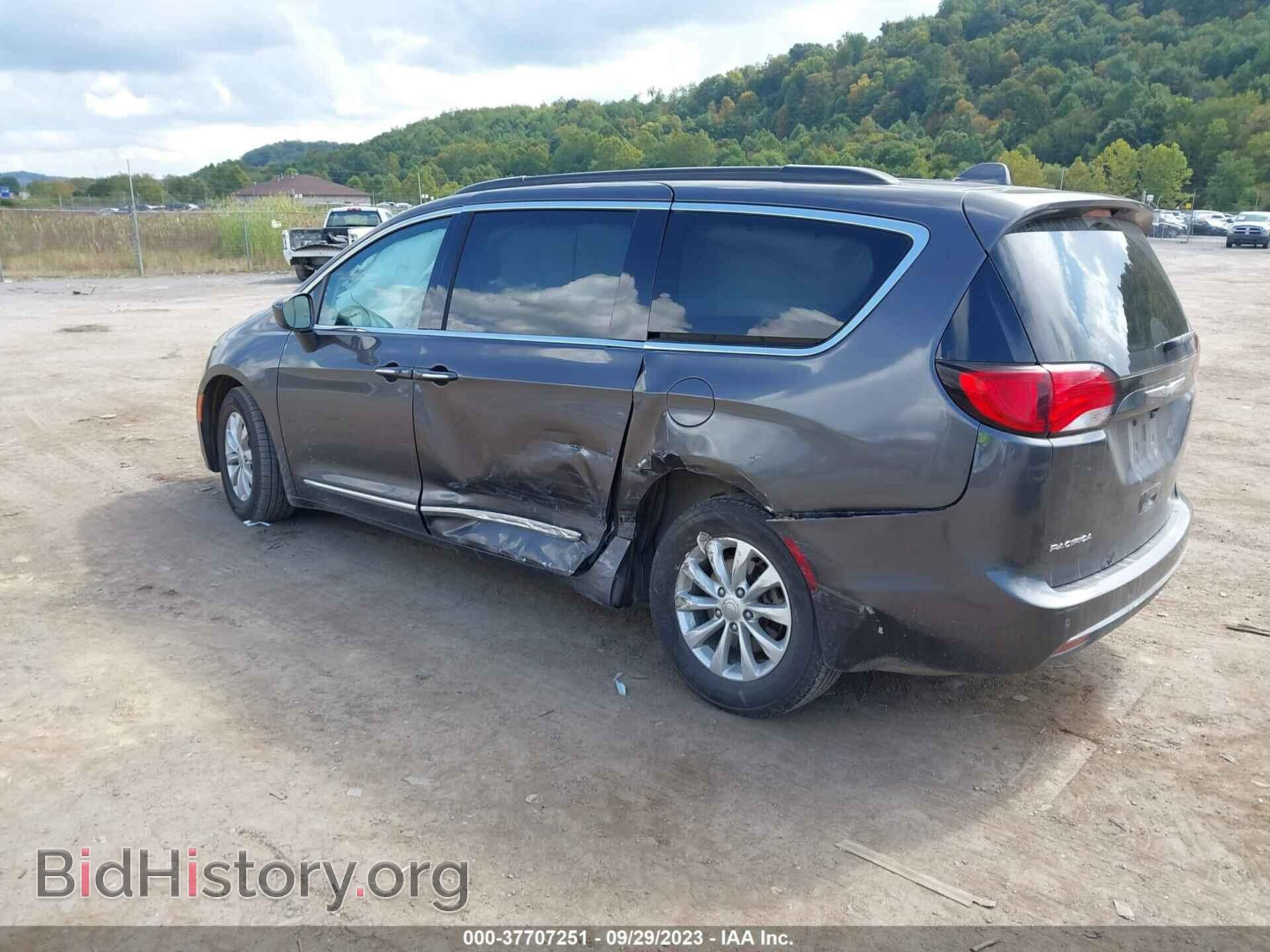 2017 CHRYSLER PACIFICA - VIN: 2C4RC1BG2HR648102 - Фото 3