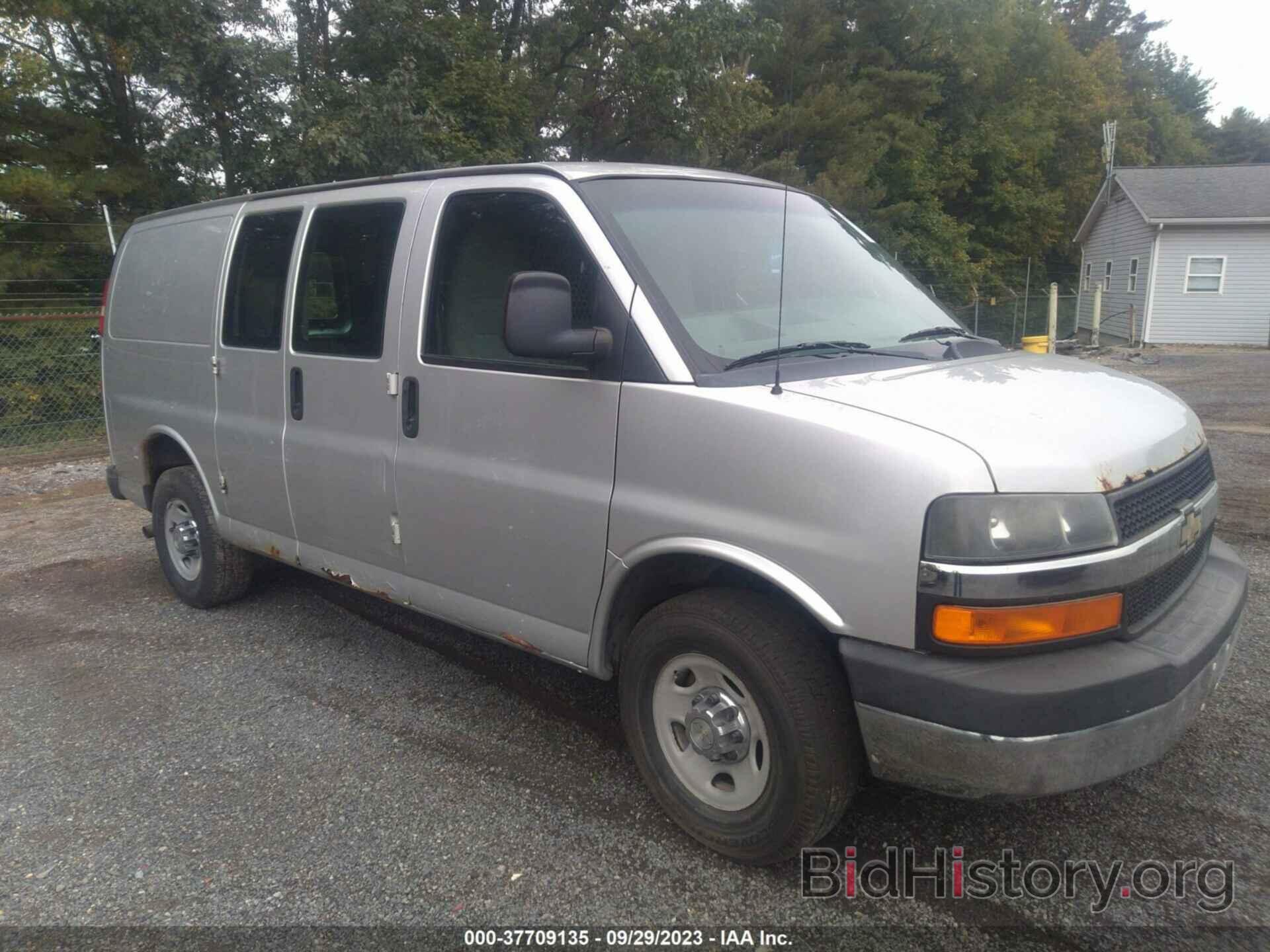 Photo 1GCWGFBG3B1170806 - CHEVROLET EXPRESS CARGO VAN 2011