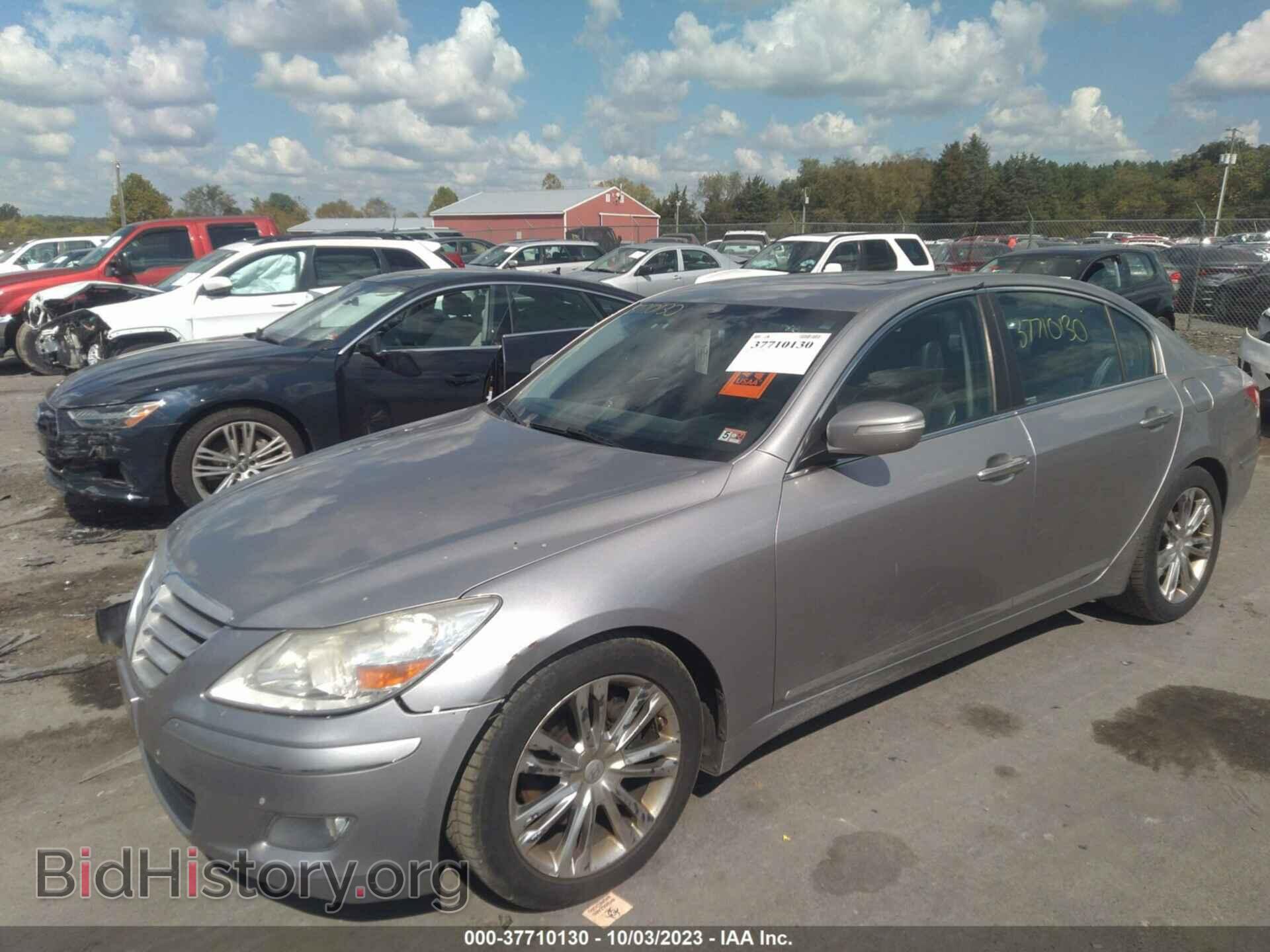 2009 HYUNDAI GENESIS - VIN: KMHGC46F09U037981 - Фото 2