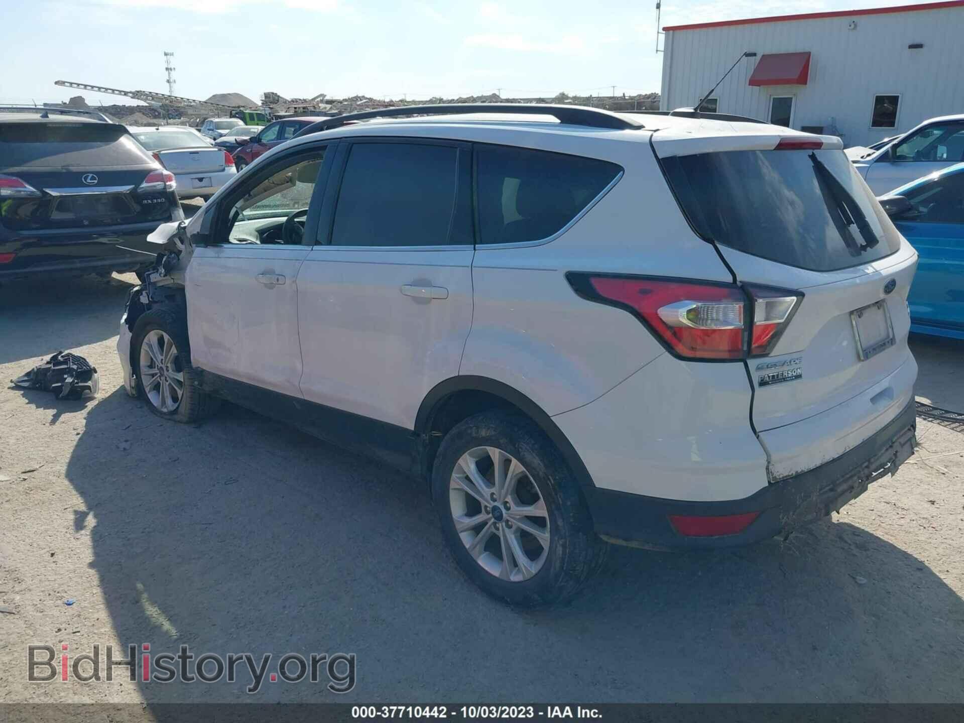 2018 FORD ESCAPE - VIN: 1FMCU0G90JUC63617 - Фото 3