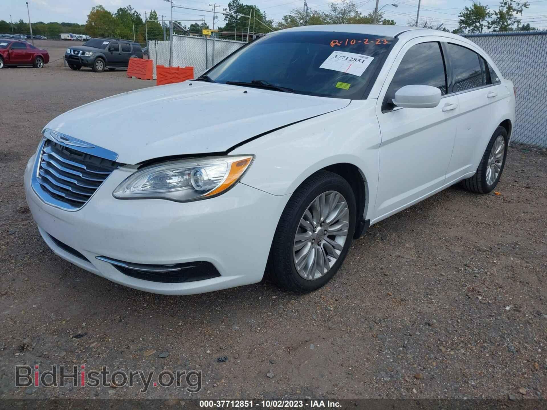 2013 CHRYSLER 200 - VIN: 1C3CCBBB8DN694111 - Photo 2