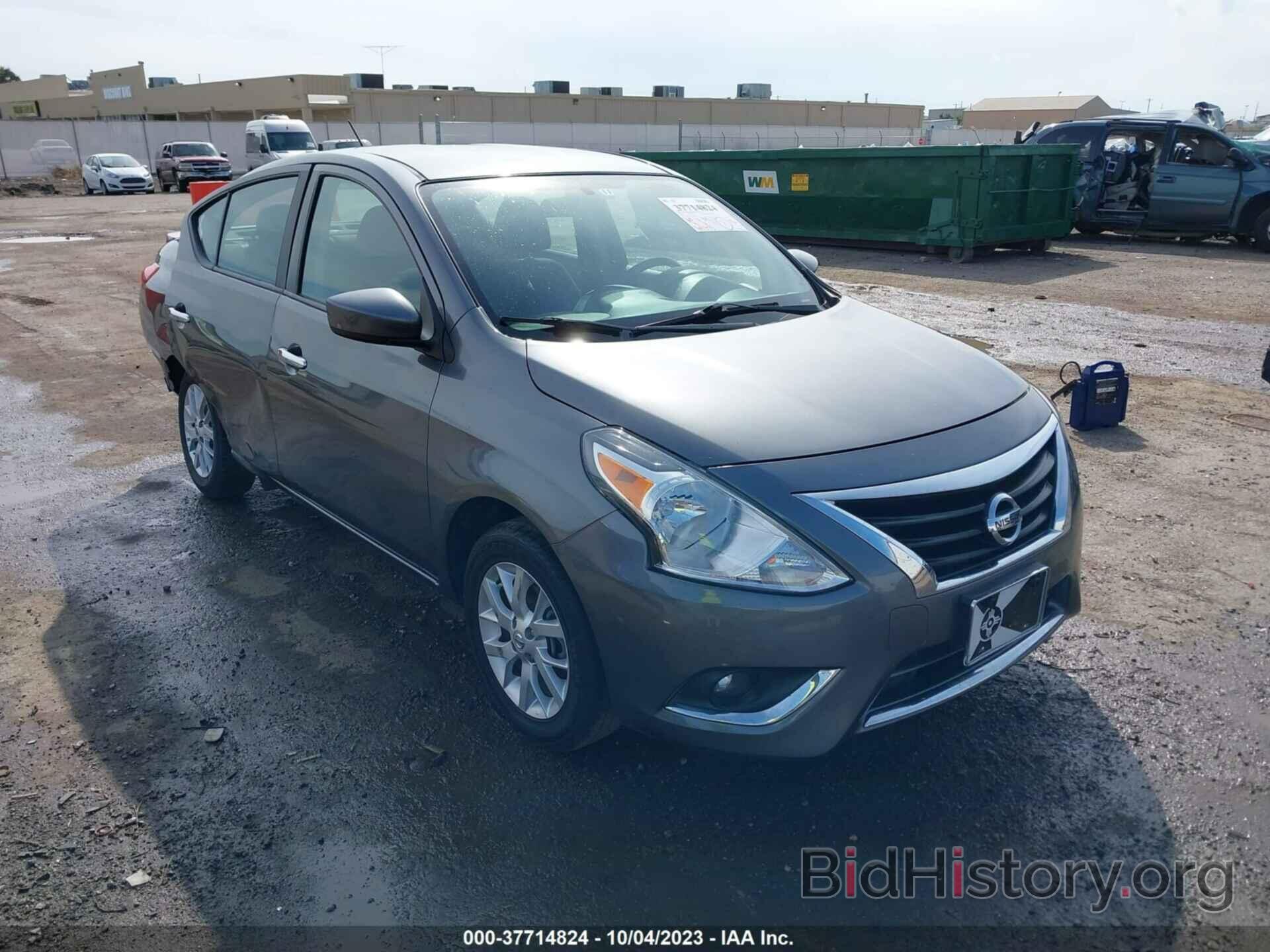 Photo 3N1CN7AP4JL828689 - NISSAN VERSA SEDAN 2018