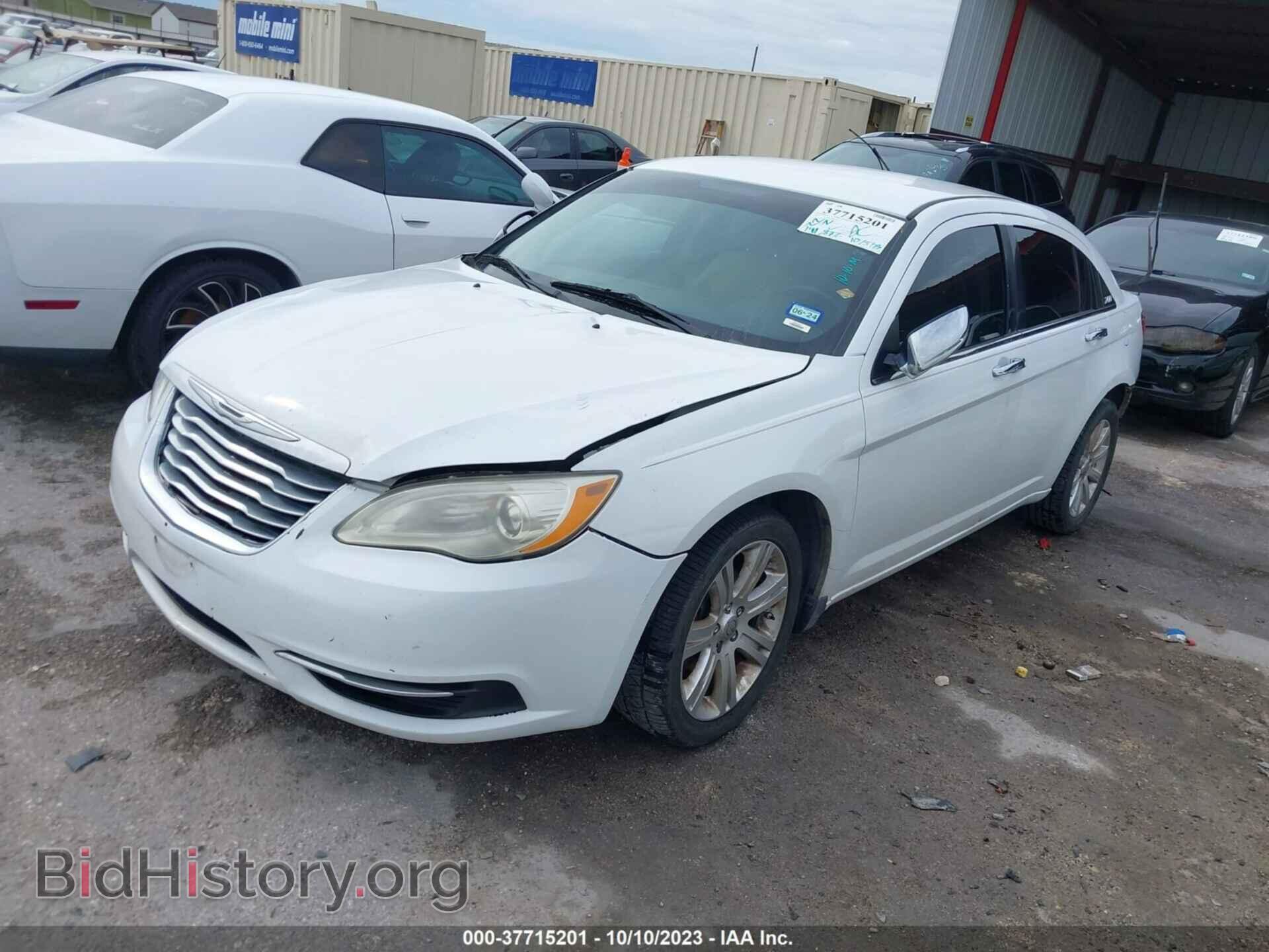 2013 CHRYSLER 200 - VIN: 1C3CCBAB6DN763329 - Фото 2