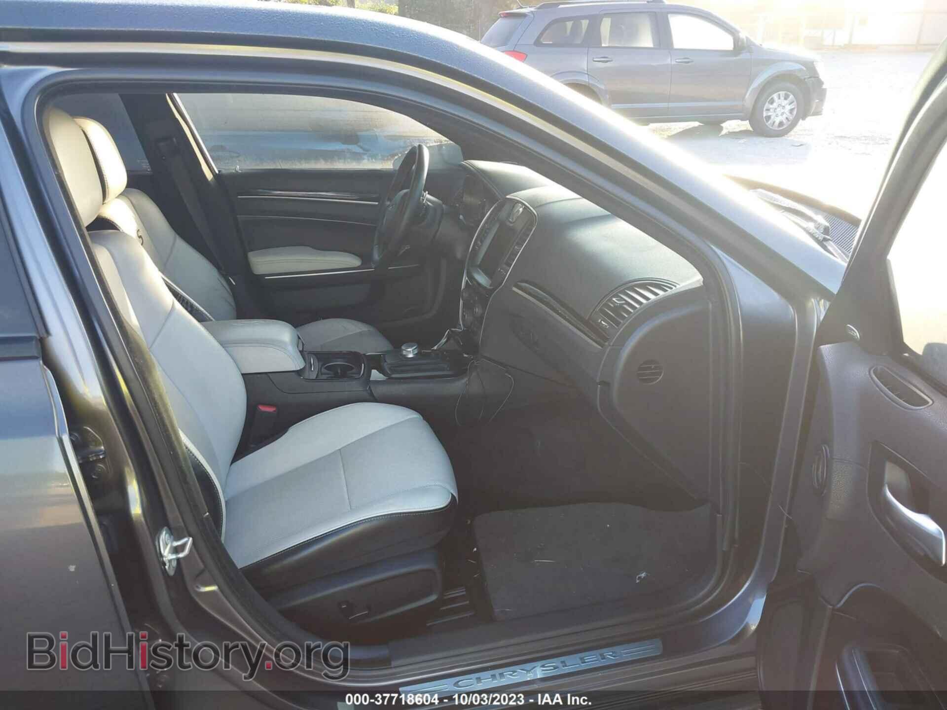 2018 CHRYSLER 300 - VIN: 2C3CCABG1JH137258 - Фото 5