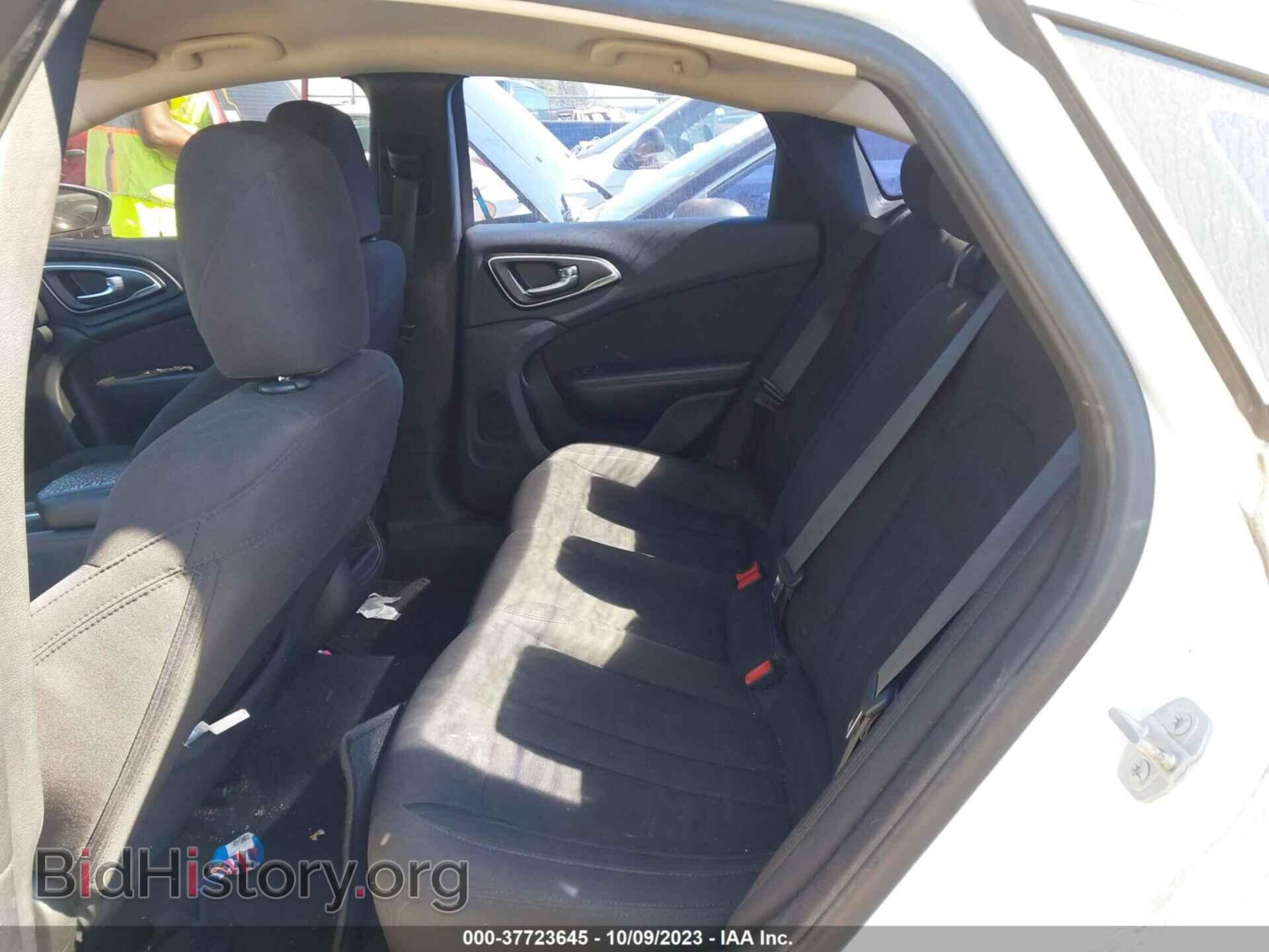 2015 CHRYSLER 200 - VIN: 1C3CCCAB1FN596645 - Фото 8