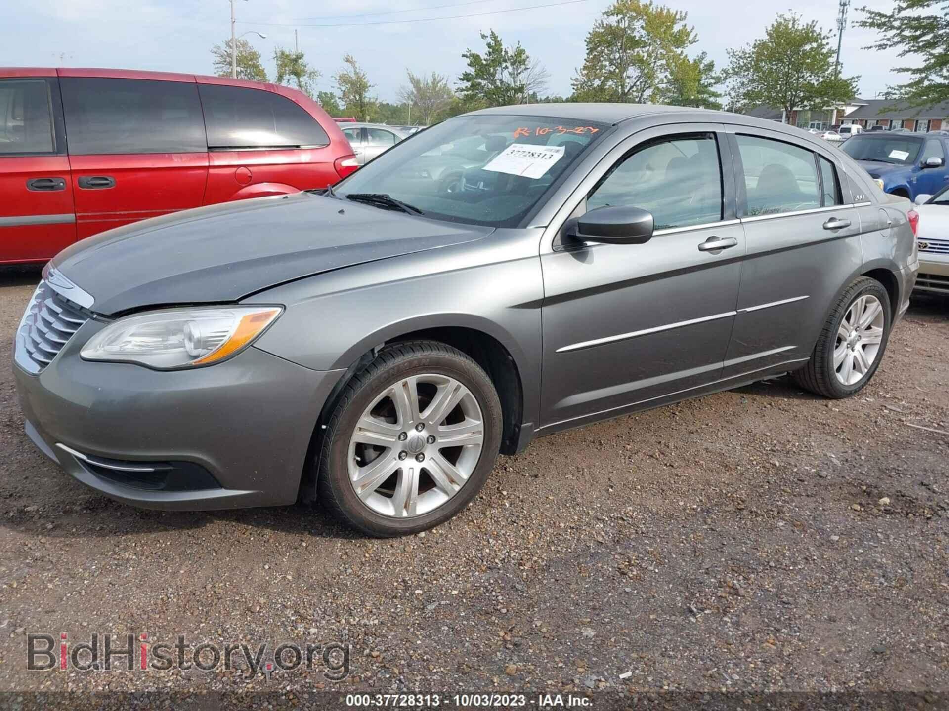 2013 CHRYSLER 200 - VIN: 1C3CCBAB9DN669168 - Фото 2