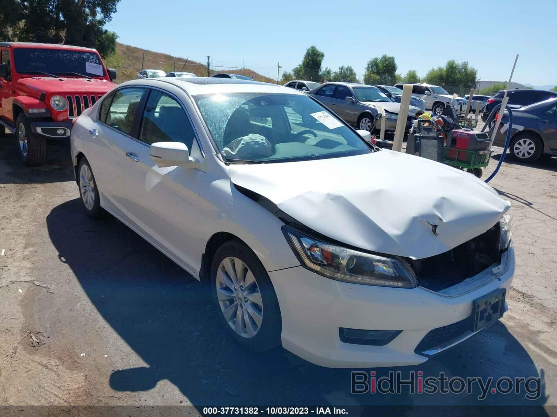 Photo 1HGCR2F89FA156361 - HONDA ACCORD SEDAN 2015