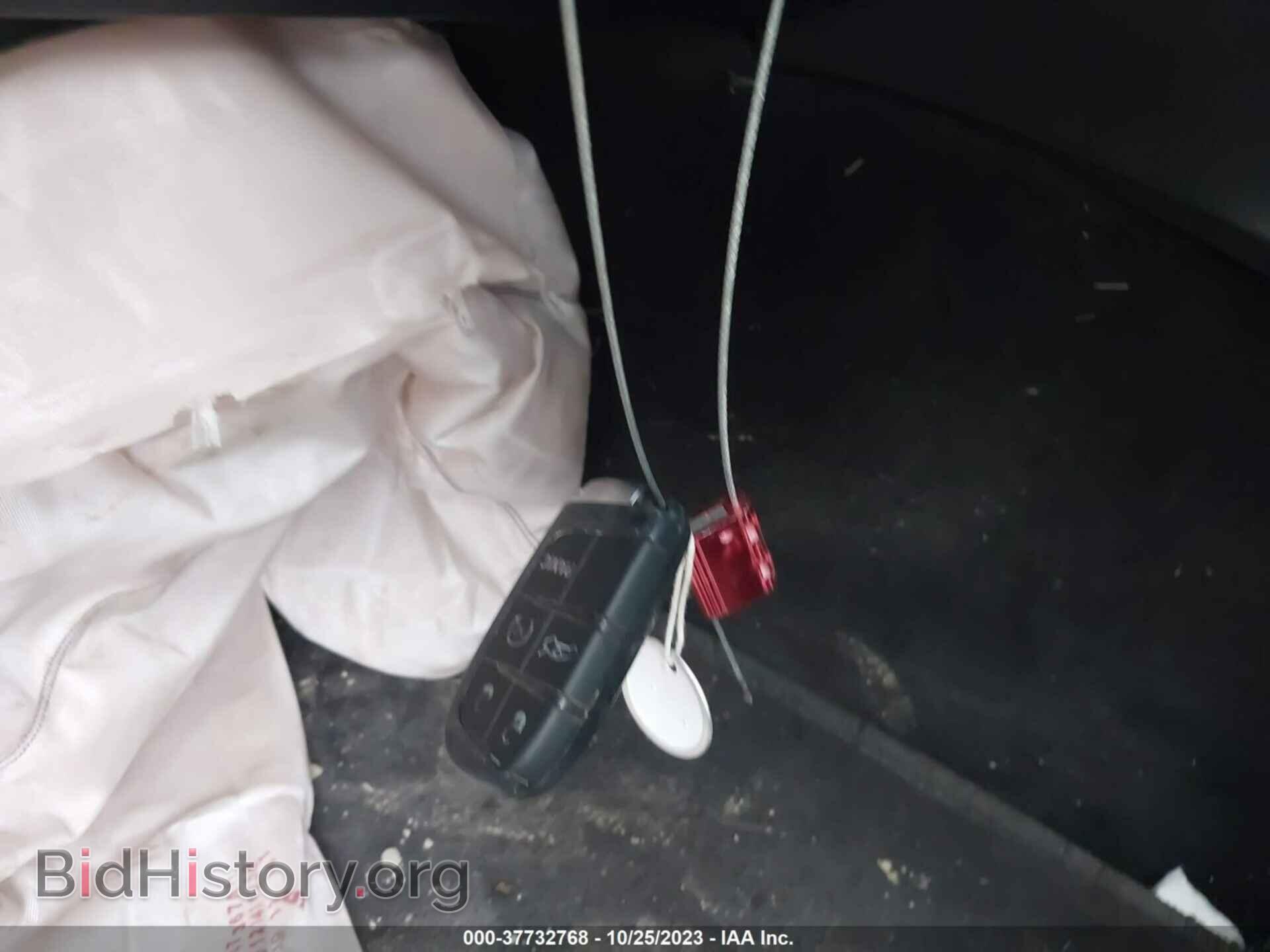 2015 CHRYSLER 300 - VIN: 2C3CCABG0FH763360 - Фото 11