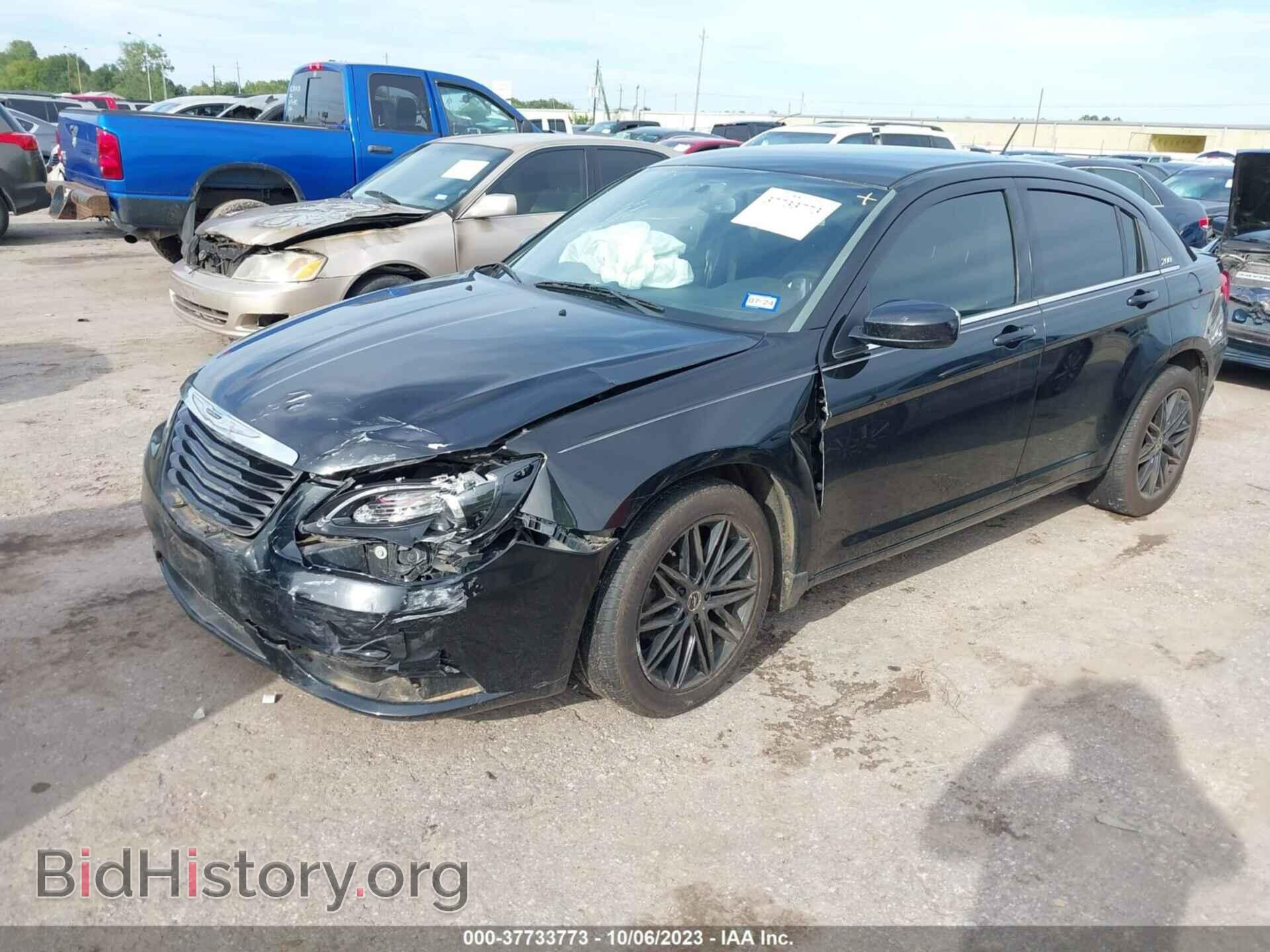2013 CHRYSLER 200 - VIN: 1C3CCBBB8DN651453 - Photo 2