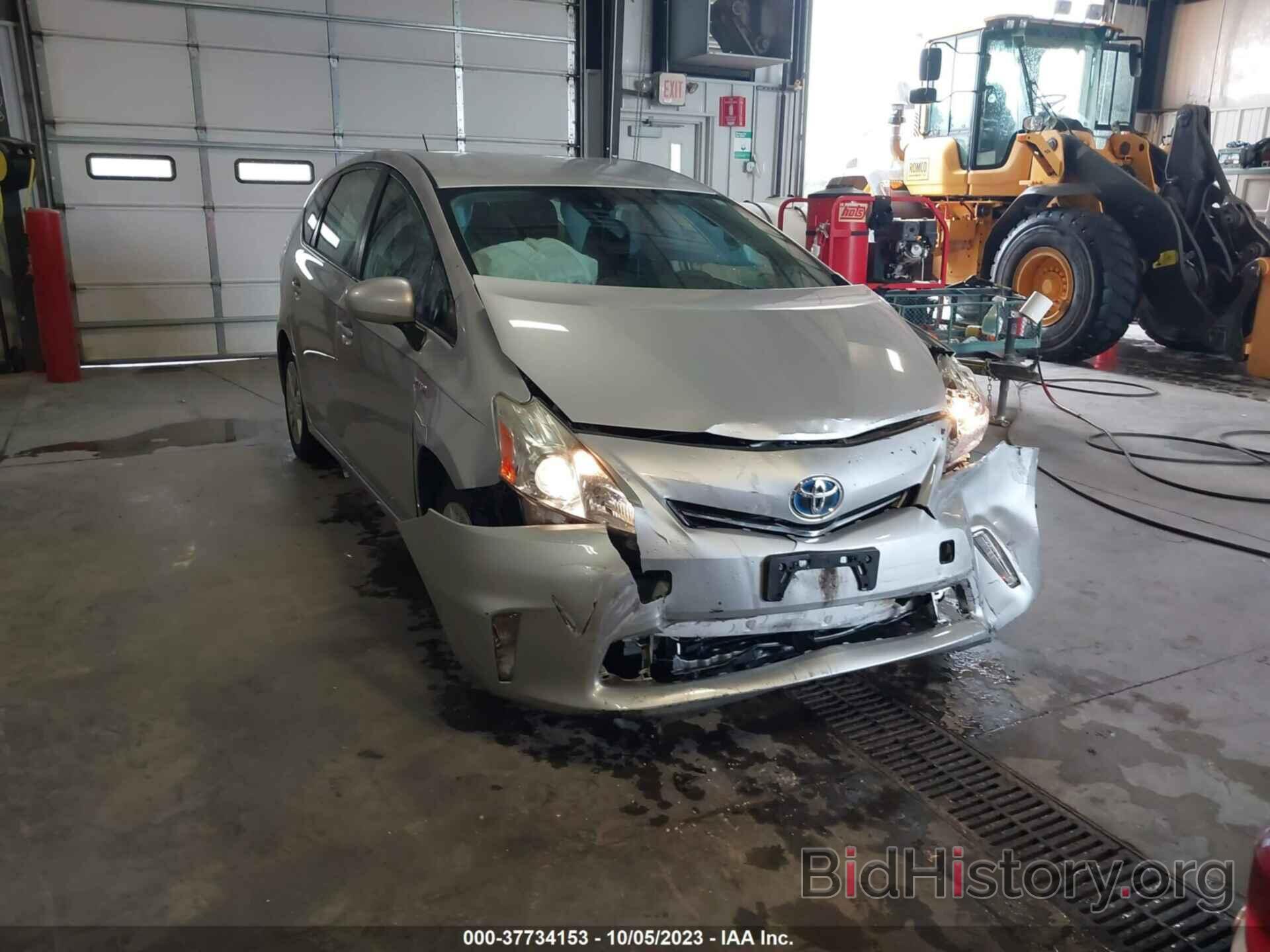 Фотография JTDZN3EU0EJ012527 - TOYOTA PRIUS V 2014