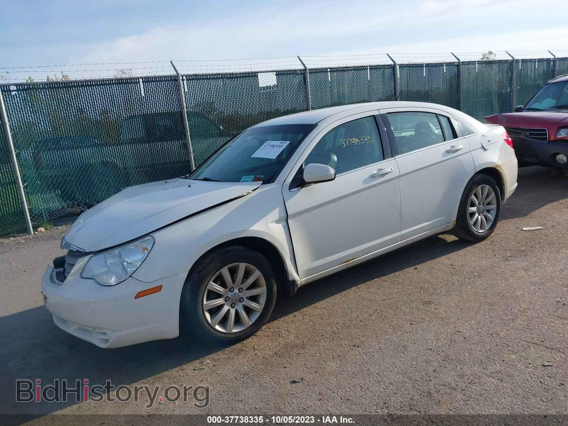2010 CHRYSLER SEBRING - VIN: 1C3CC5FB9AN154452 - Фото 2