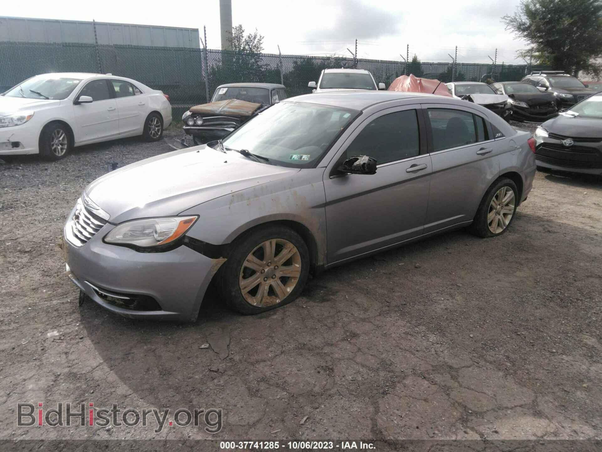 2013 CHRYSLER 200 - VIN: 1C3CCBBB9DN618302 - Фото 2