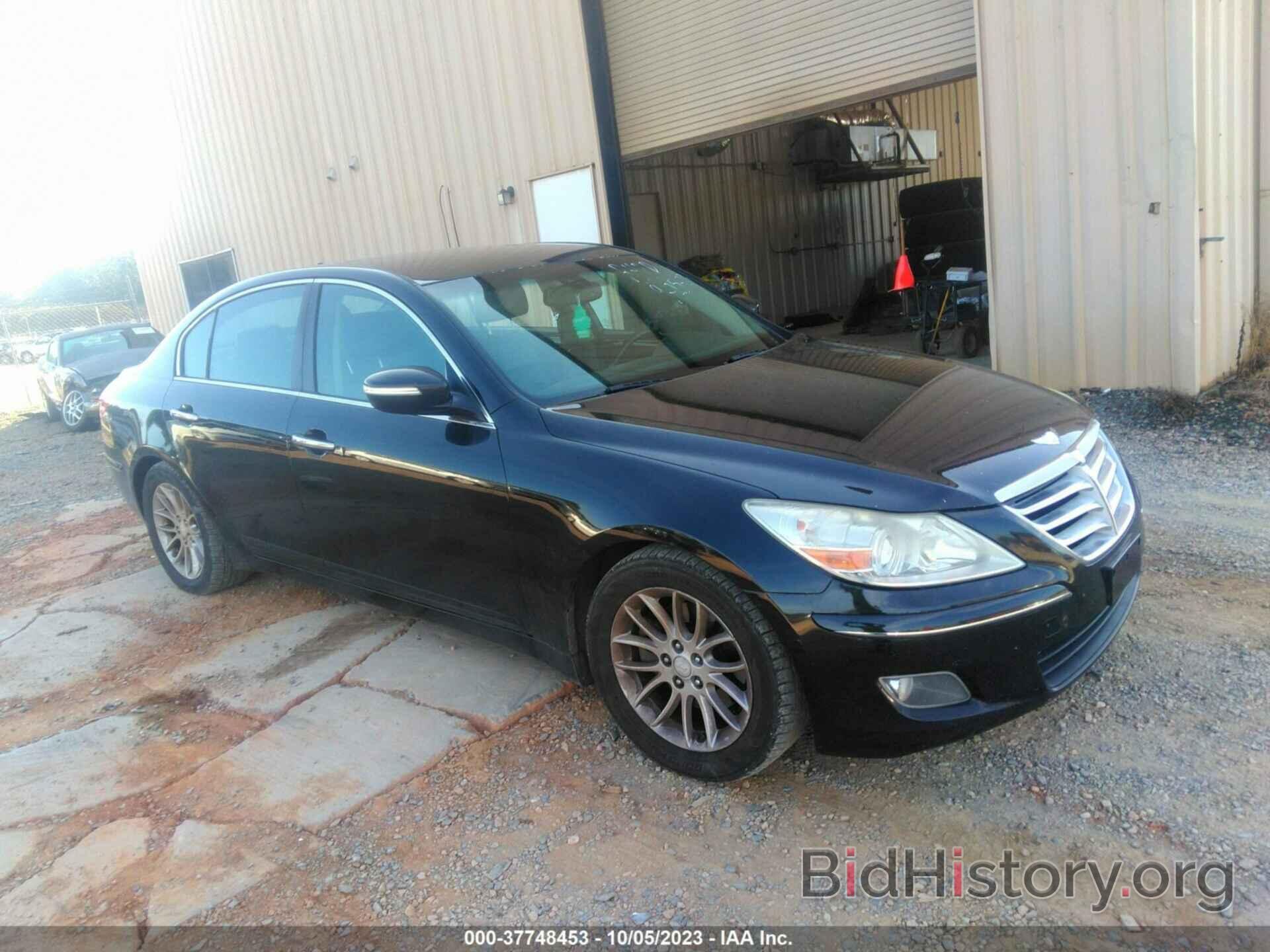 Photo KMHGC4DE9BU139294 - HYUNDAI GENESIS 2011