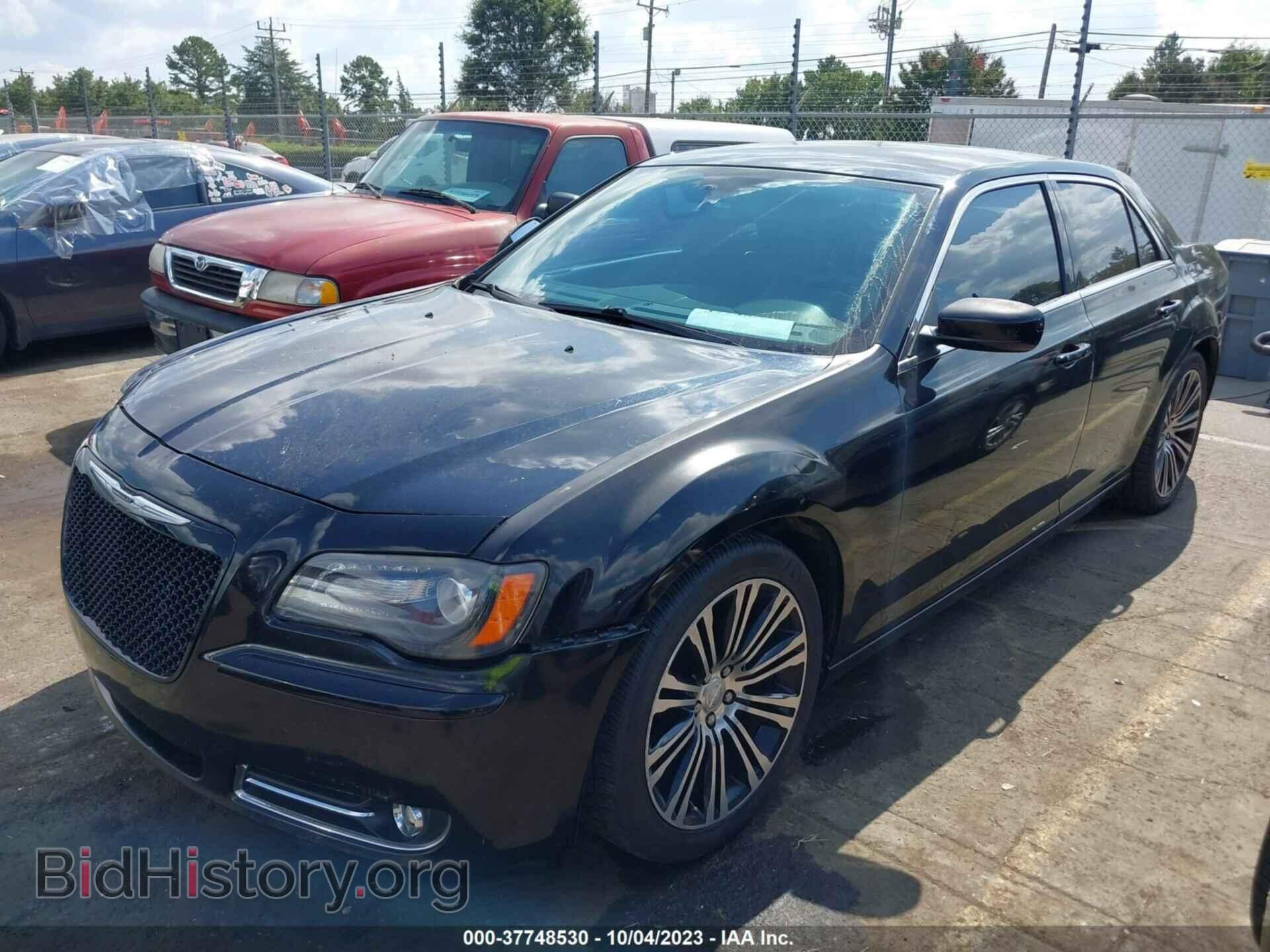 2013 CHRYSLER 300 - VIN: 2C3CCABG2DH699285 - Фото 2