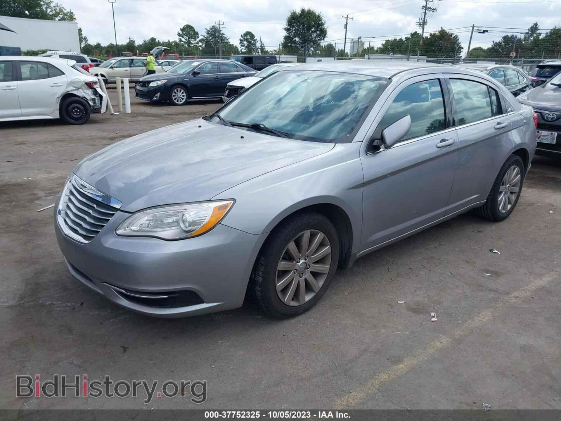 2014 CHRYSLER 200 - VIN: 1C3CCBBB7EN159353 - Фото 2