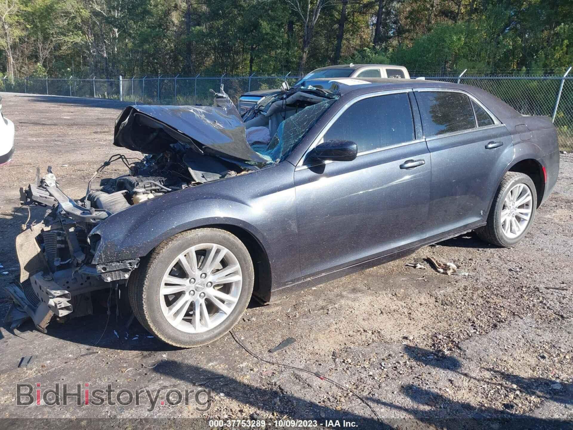 2017 CHRYSLER 300 - VIN: 2C3CCAAG9HH661818 - Фото 2