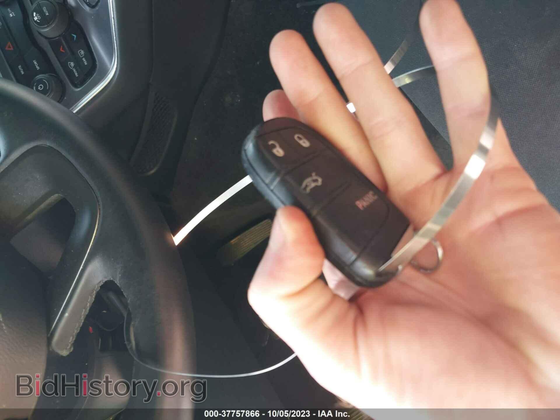 2017 DODGE CHALLENGER - VIN: 2C3CDZAGXHH532126 - Фото 11