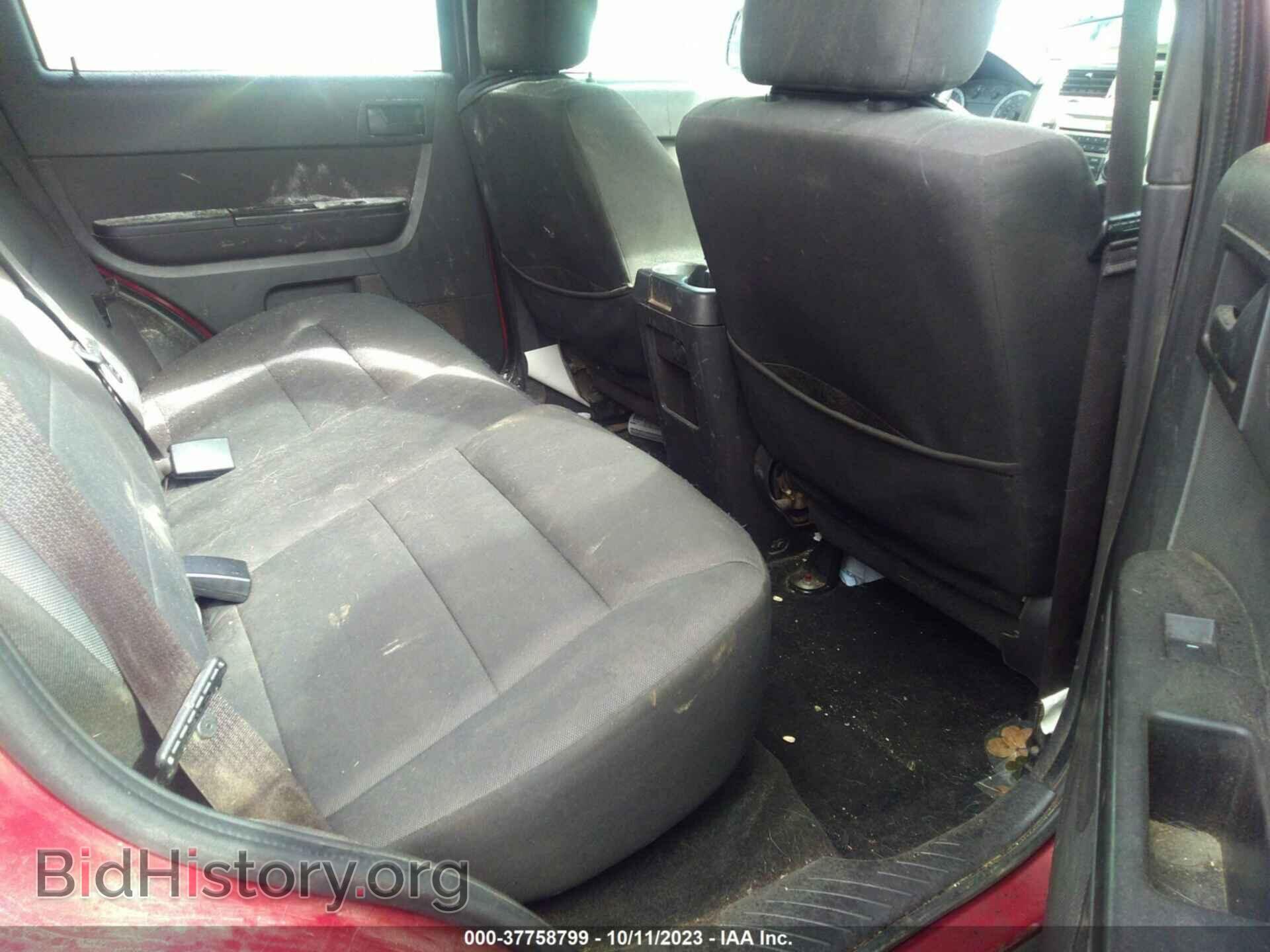 2011 FORD ESCAPE - VIN: 1FMCU0D71BKC10523 - Photo 8