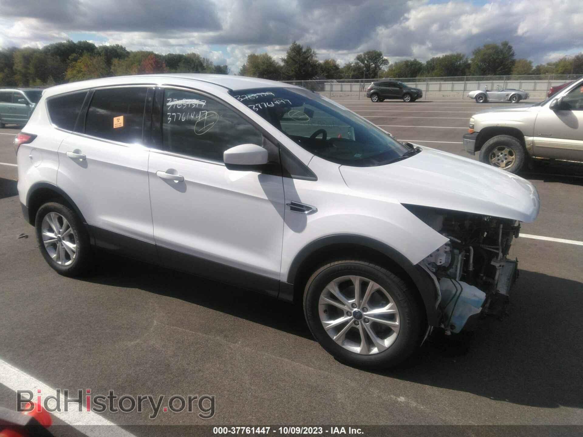 Фотография 1FMCU0GD2HUB98283 - FORD ESCAPE 2017