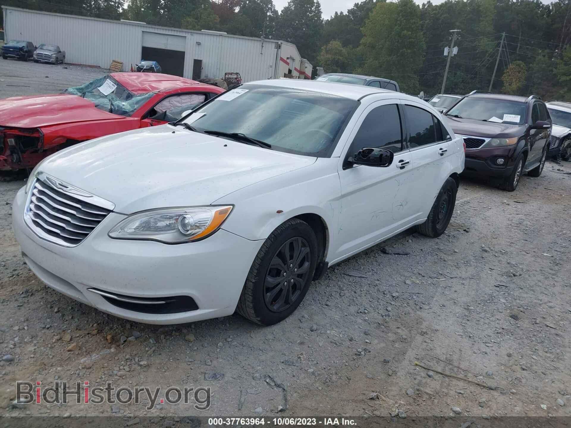 2013 CHRYSLER 200 - VIN: 1C3CCBAB2DN561295 - Photo 2