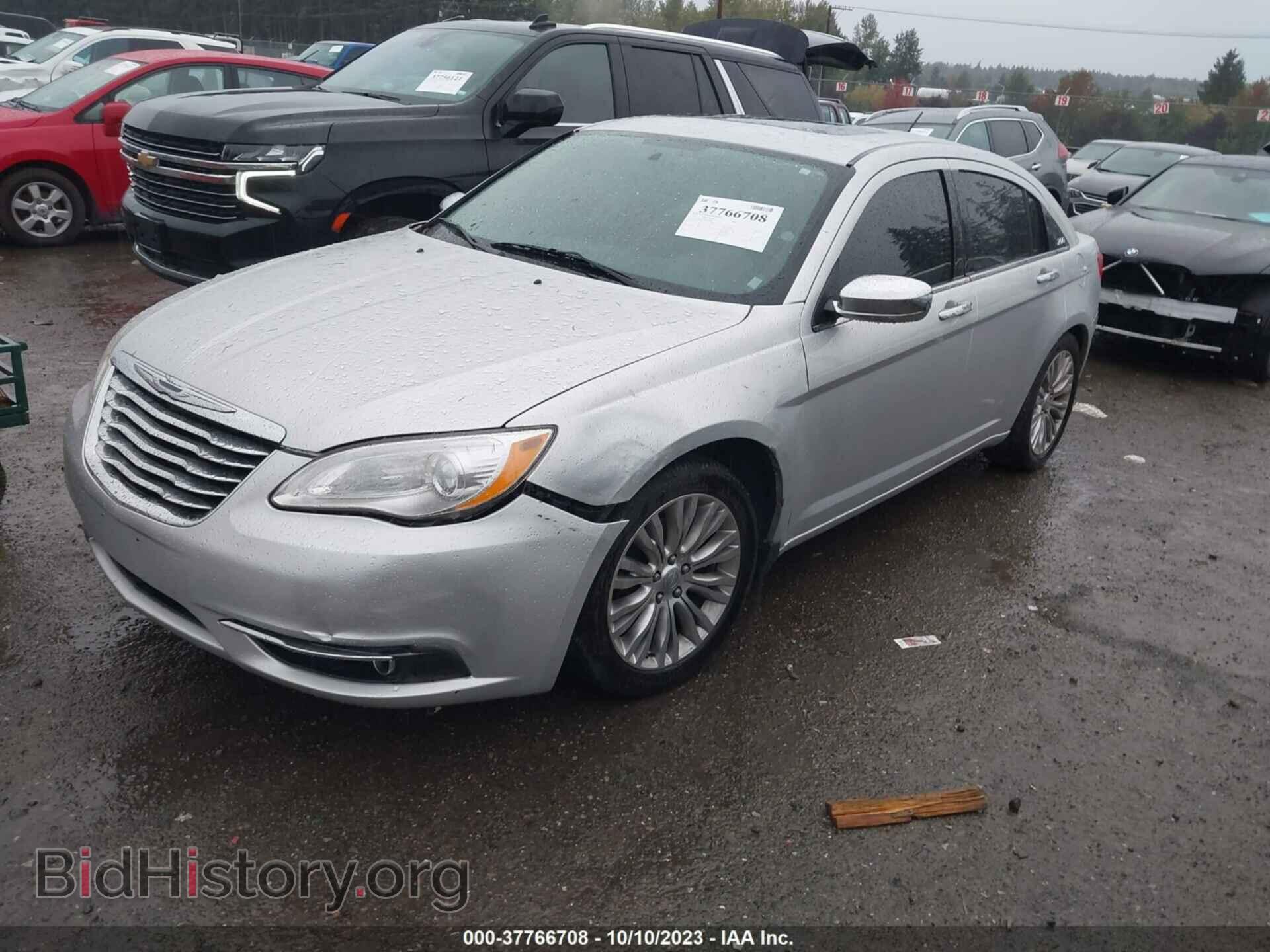 2011 CHRYSLER 200 - VIN: 1C3BC2FG1BN619460 - Фото 2