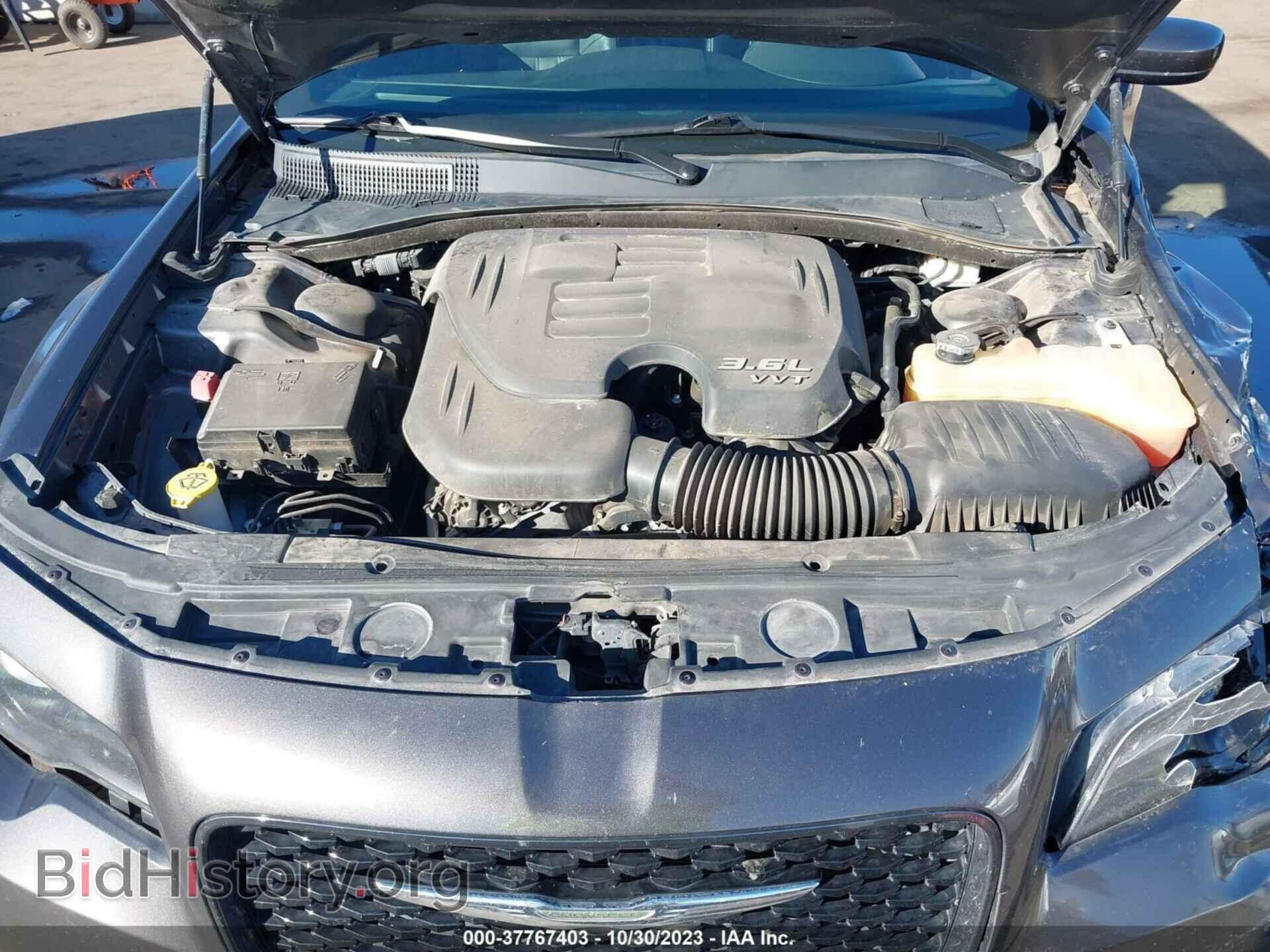 2019 CHRYSLER 300 - VIN: 2C3CCABG8KH539635 - Фото 10